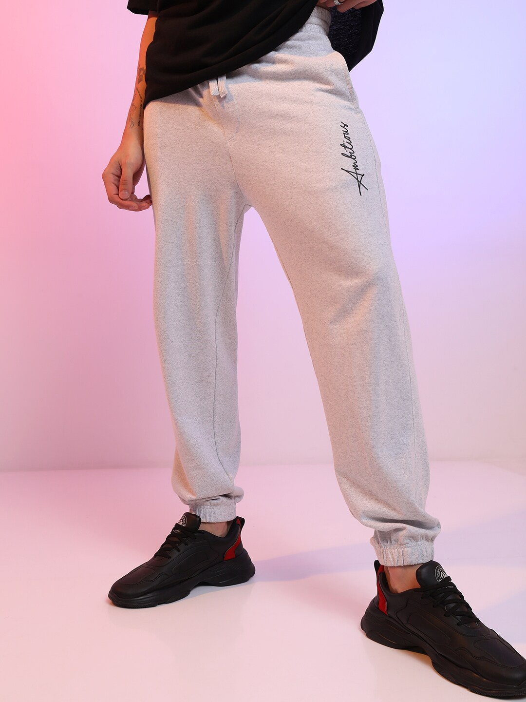 

HIGHLANDER White Men Mid-Rise Relaxed-Fit Joggers