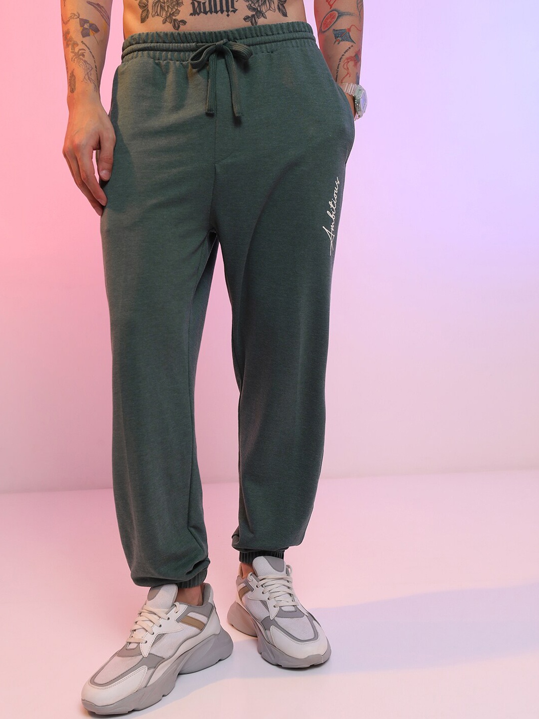 

HIGHLANDER Men Mid-Rise Relaxed-Fit Joggers, Green