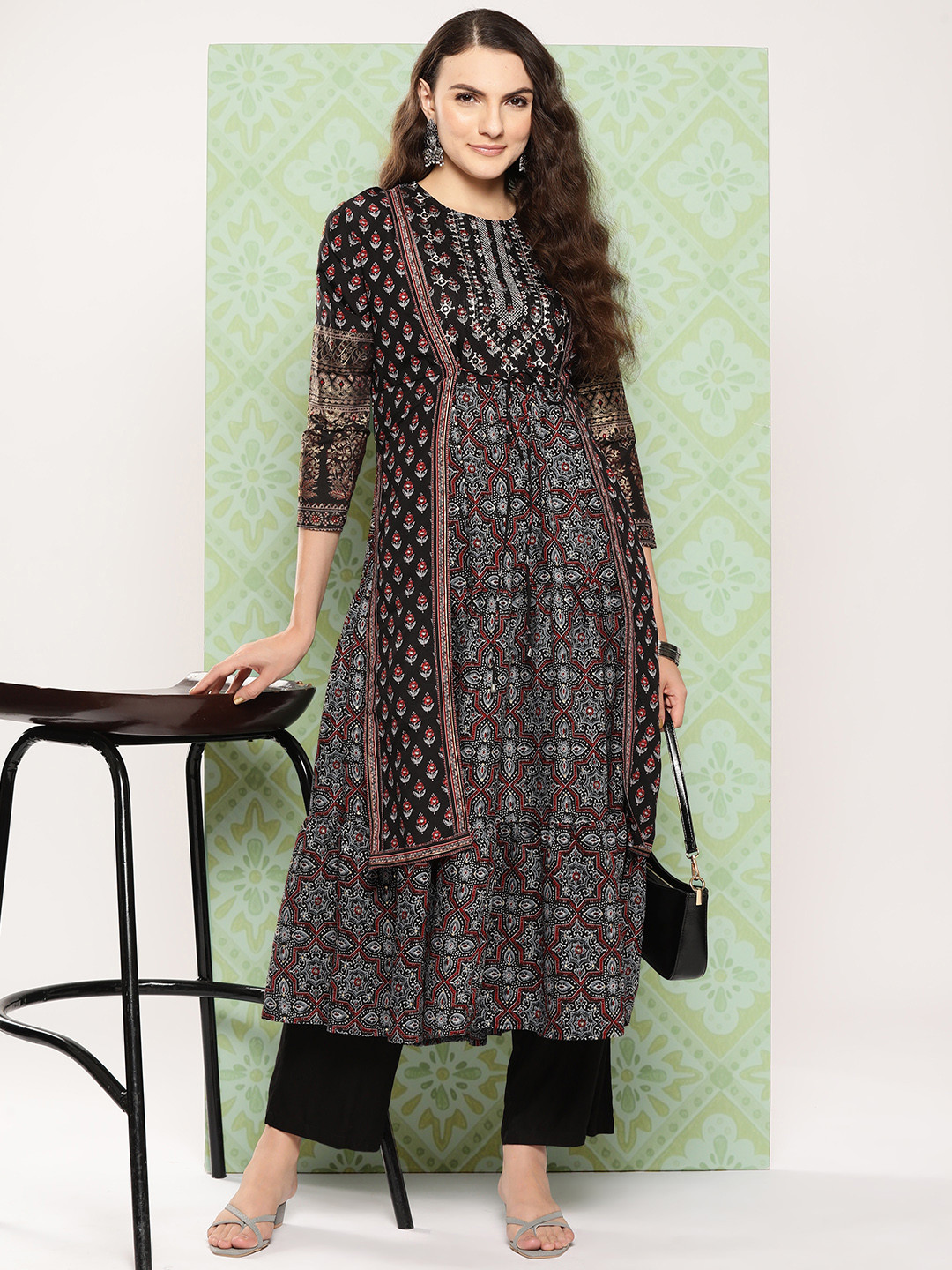 

Juniper Floral Printed Mirror Work Floral Kurta, Black
