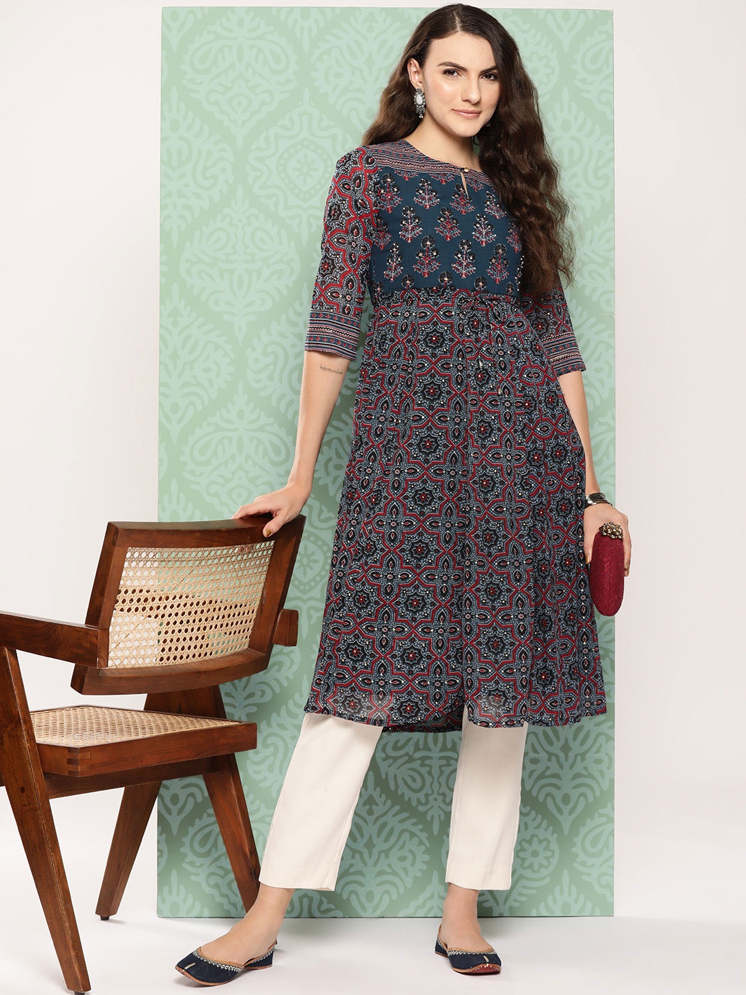 

Juniper Floral Printed Keyhole Neck Floral Georgette Kurta, Navy blue