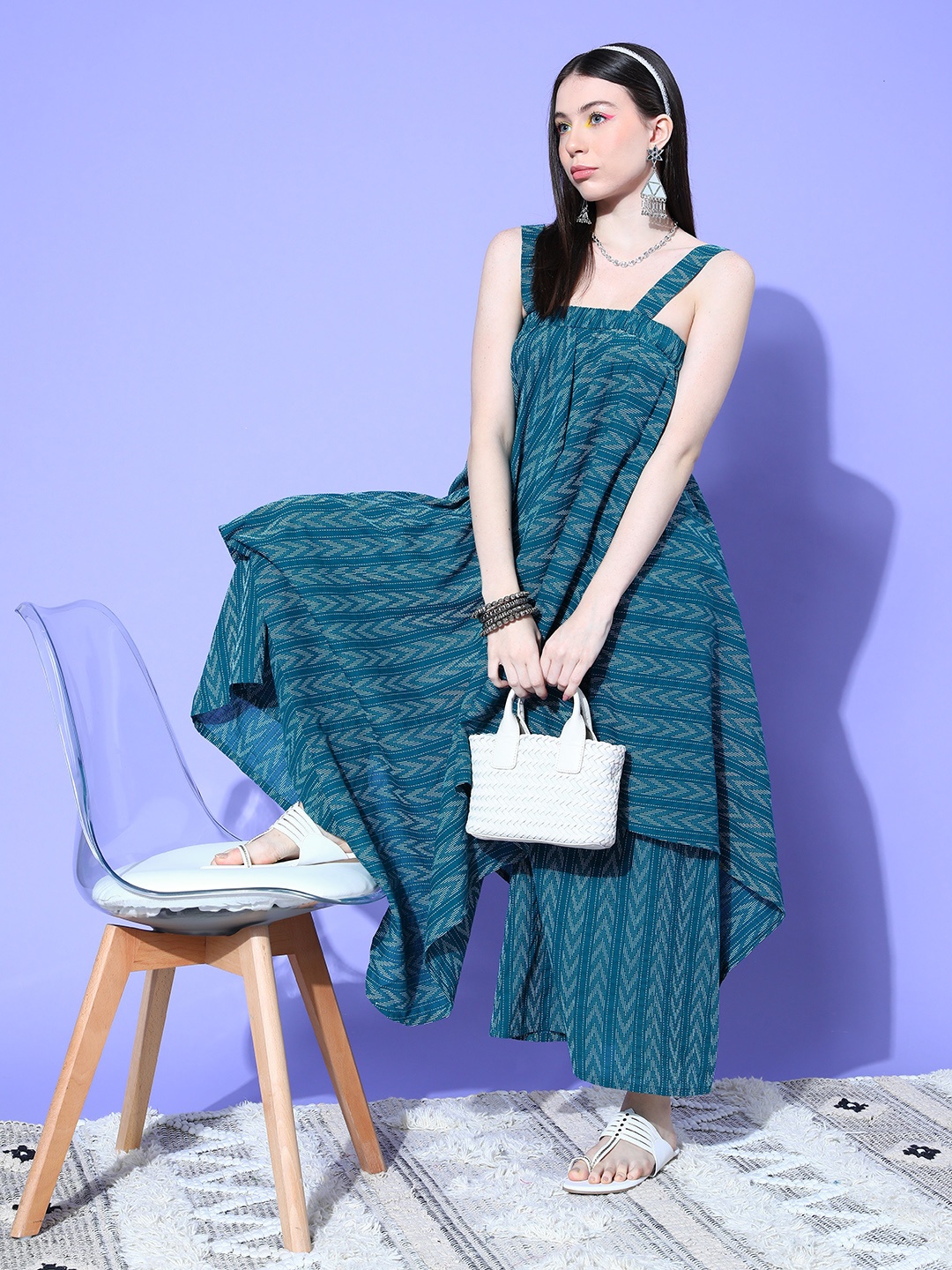 

InWeave Women Printed Regular Pure Cotton Kurta with Palazzos, Teal
