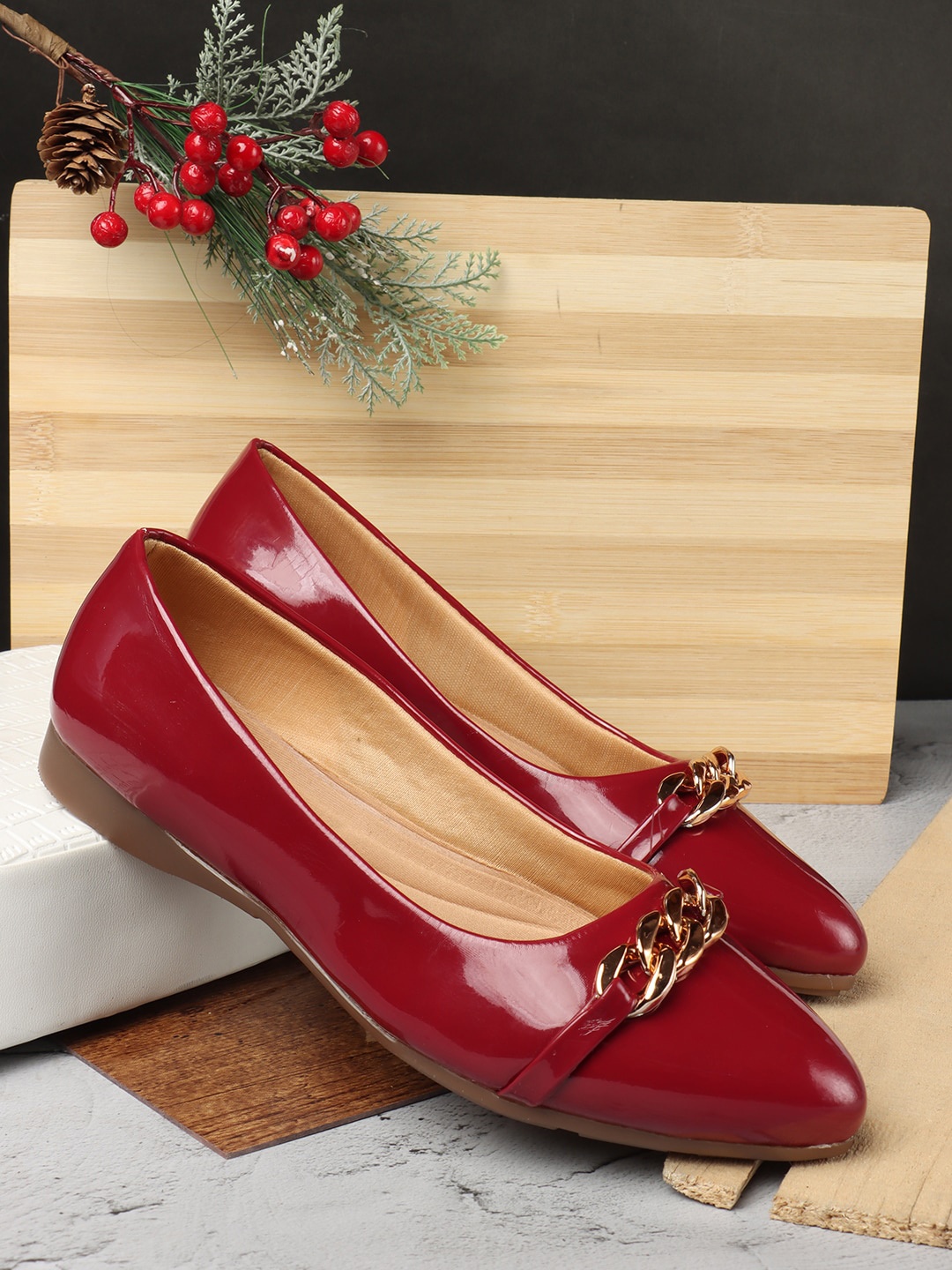

DressBerry Red Pointed Toe Ballerinas