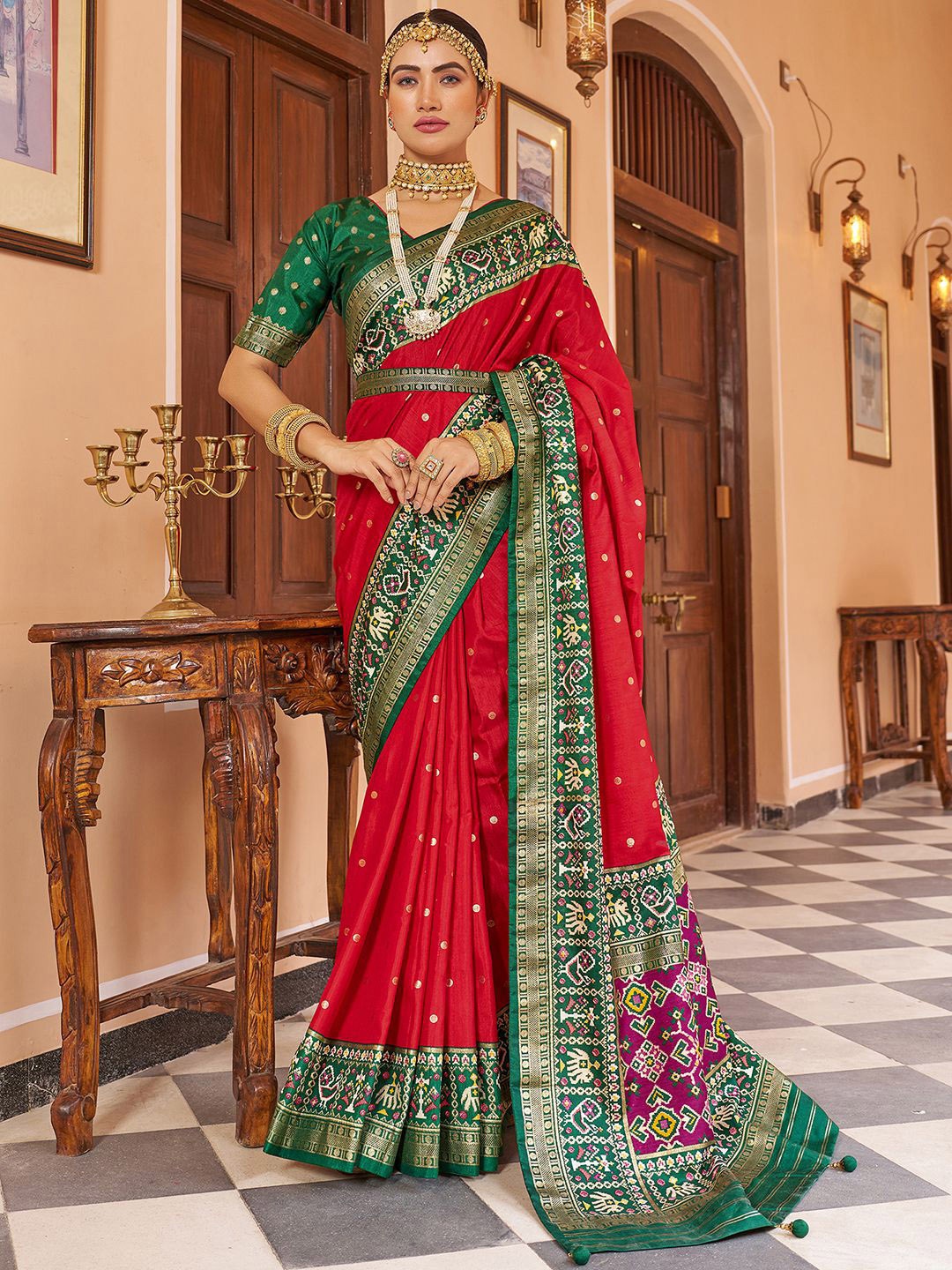 

Satrani Ethnic Motifs Printed Zari Saree, Red