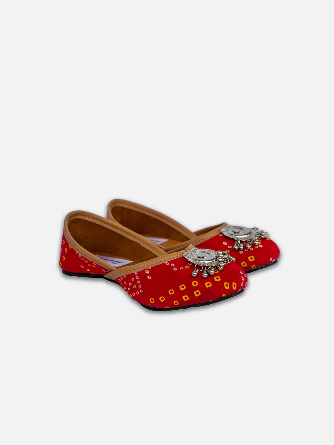

BownBee Girls Bandhani Printed Embellished Ethnic Mojaris, Red