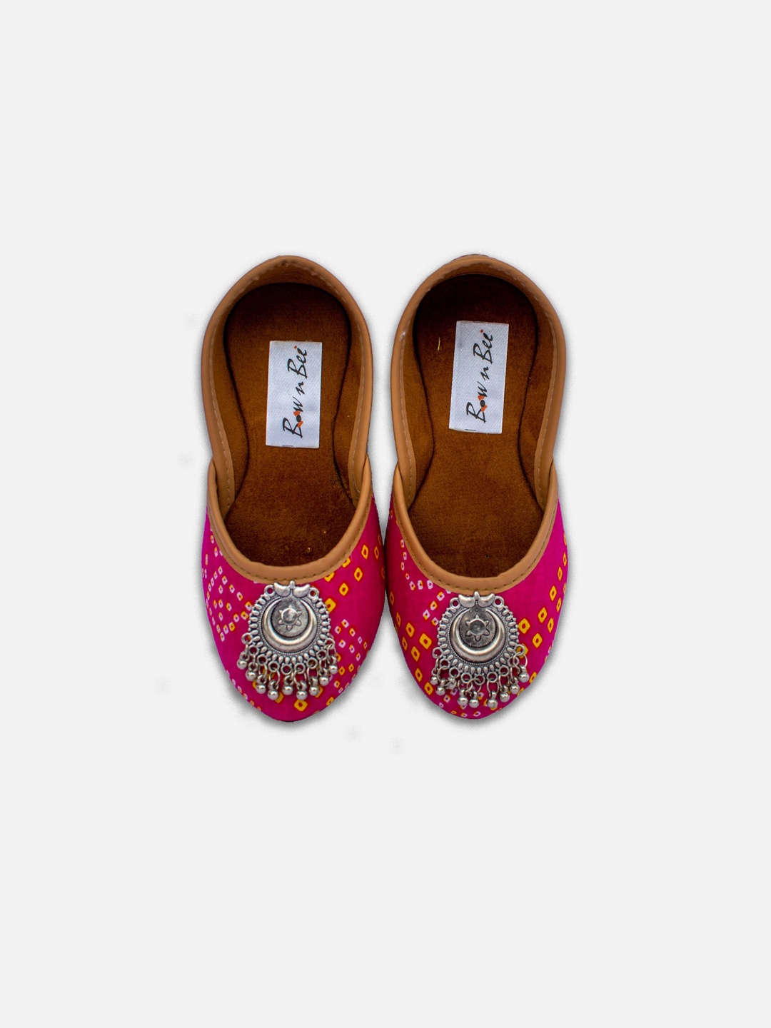 

BownBee Girls Bandhani Printed Embellished Ethnic Mojaris, Pink