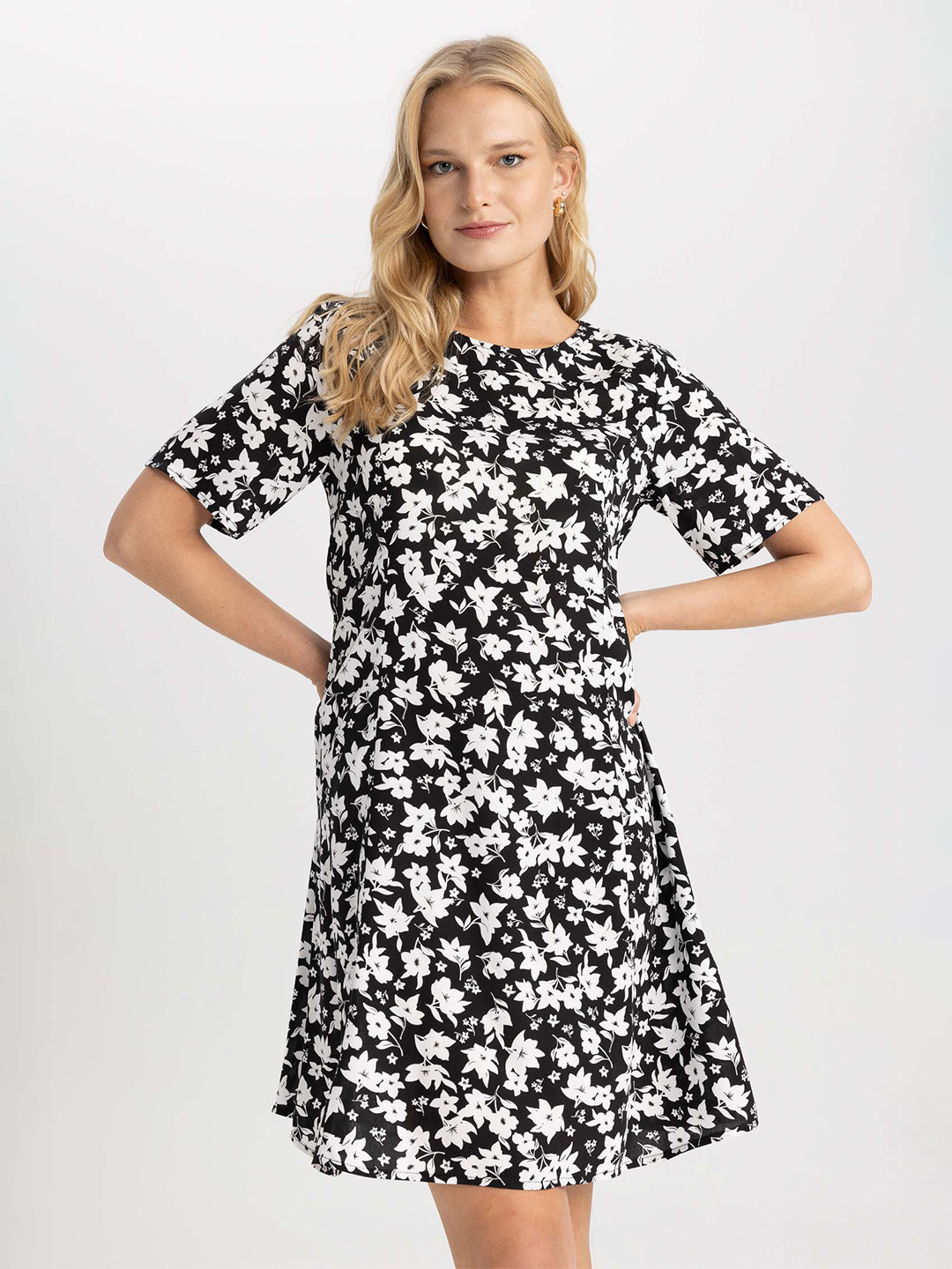 

DeFacto Floral Printed A-Line Dress, Black