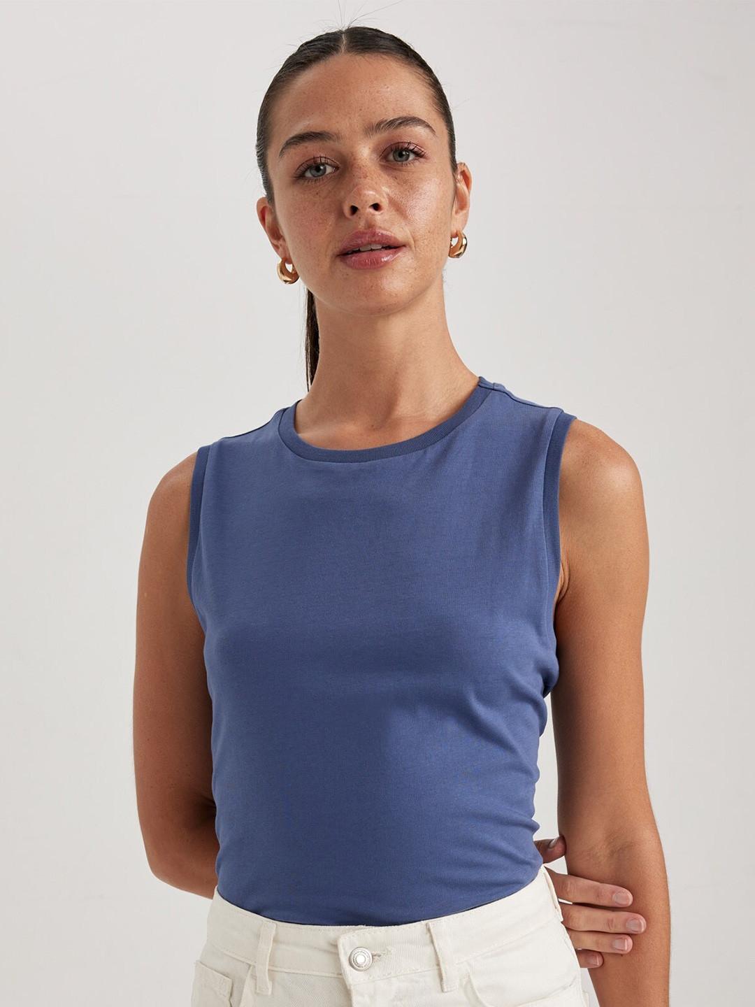 

DeFacto Round Neck Fitted Cotton Top, Na