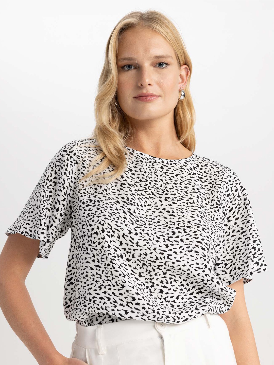 

DeFacto Animal Printed Round Neck Top, White