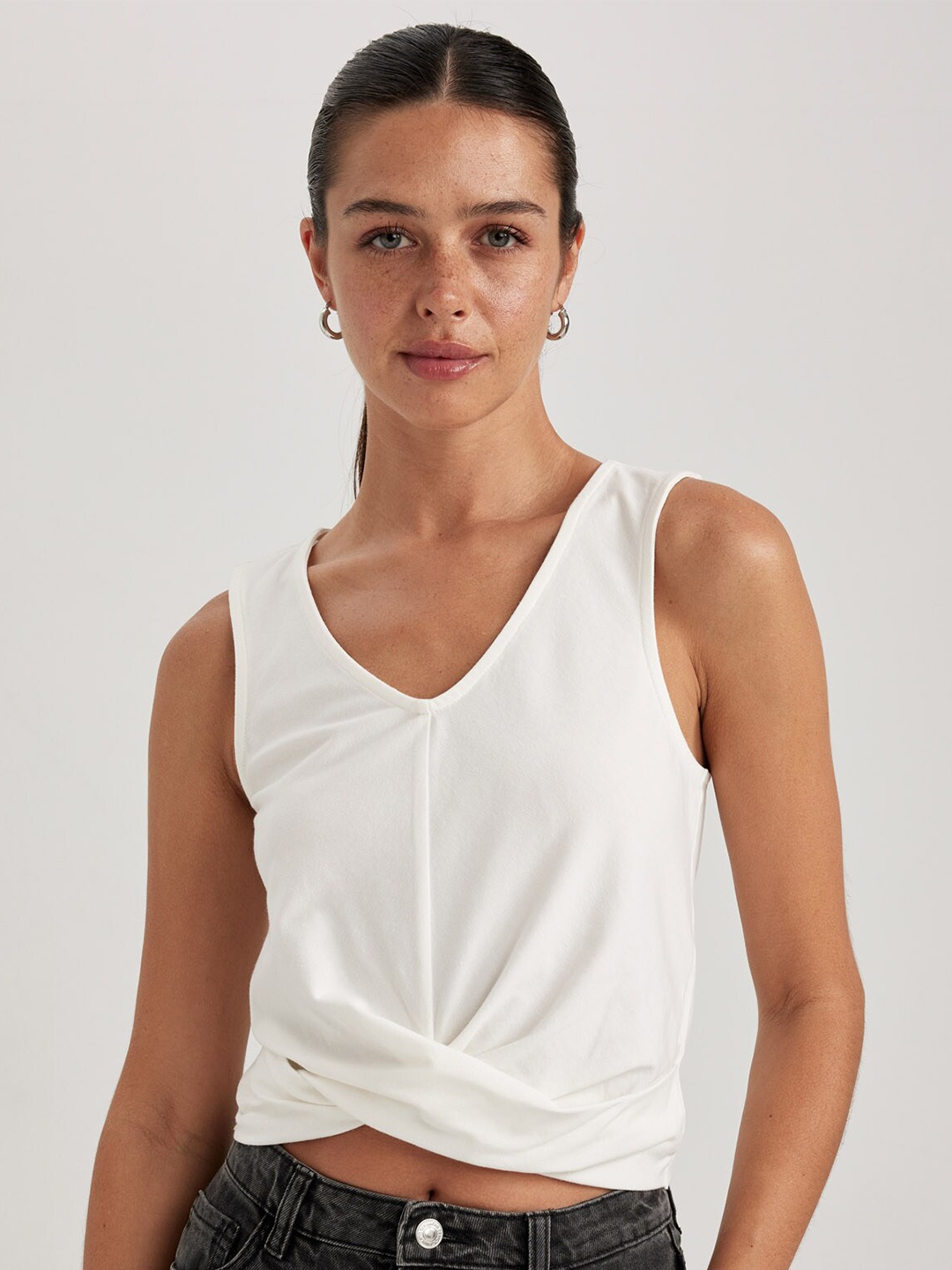 

DeFacto Solid V-Neck Crop Top, White