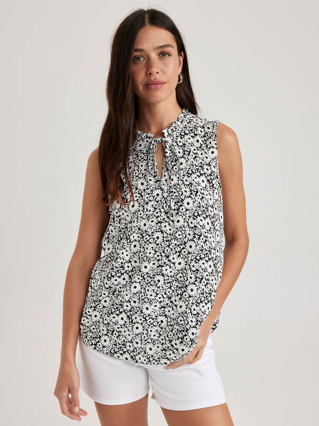 

DeFacto Floral Printed Tie Up Neck Top, White