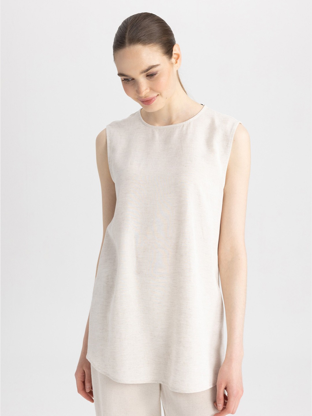 

DeFacto Round Neck Sleeveless Tunic, White