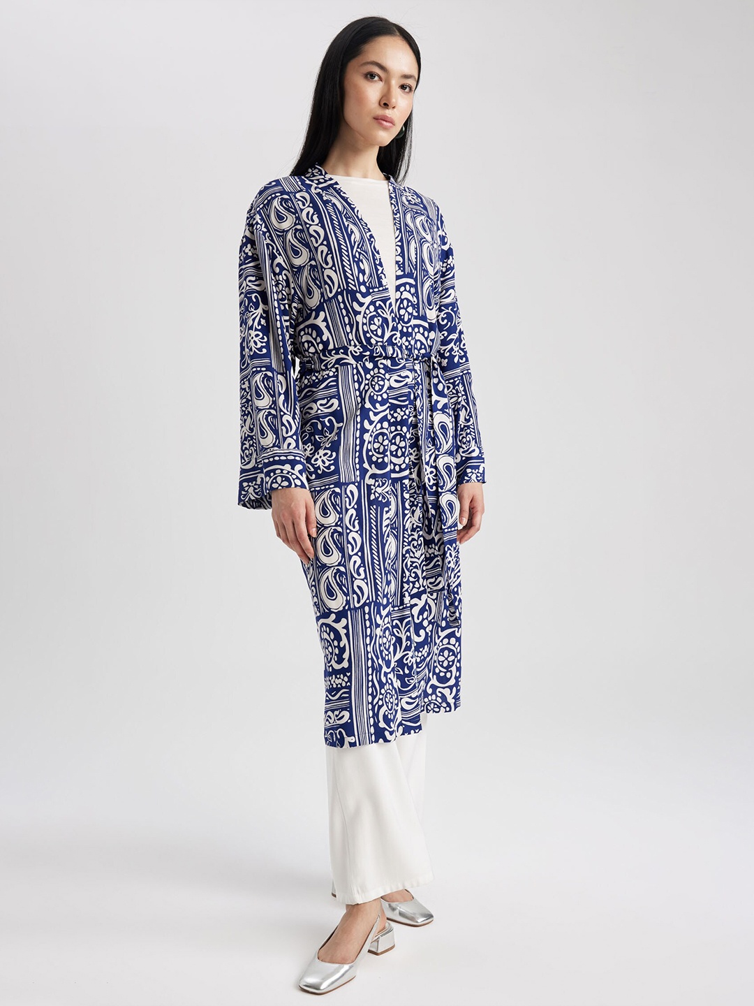 

DeFacto Ethnic Motifs Printed Longline Open Front Shrug With Tie-Up Detail, Blue