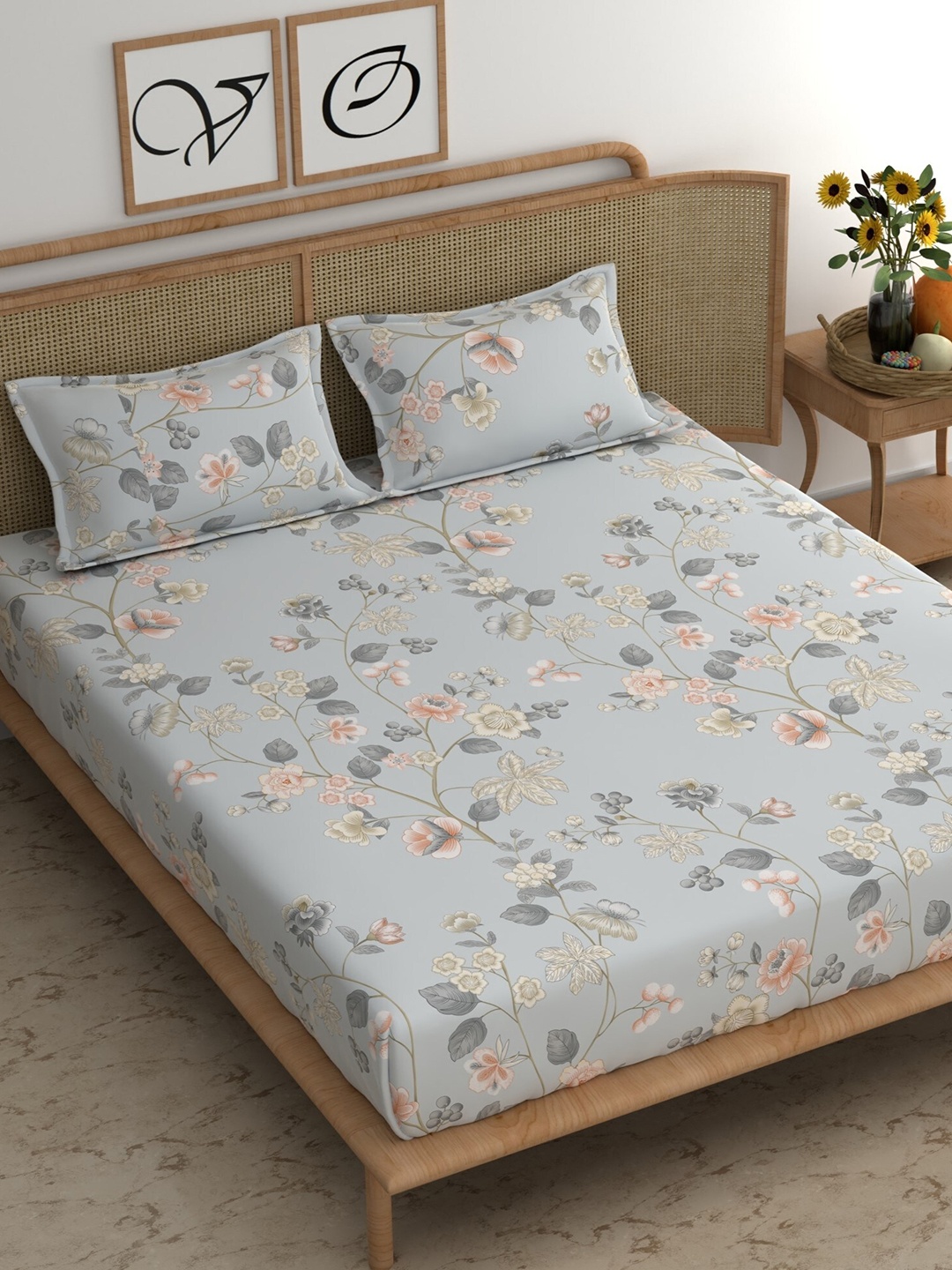

CHHAVI INDIA Grey & White Floral Polycotton 210 TC King Bedsheet & 2 Pillow Covers