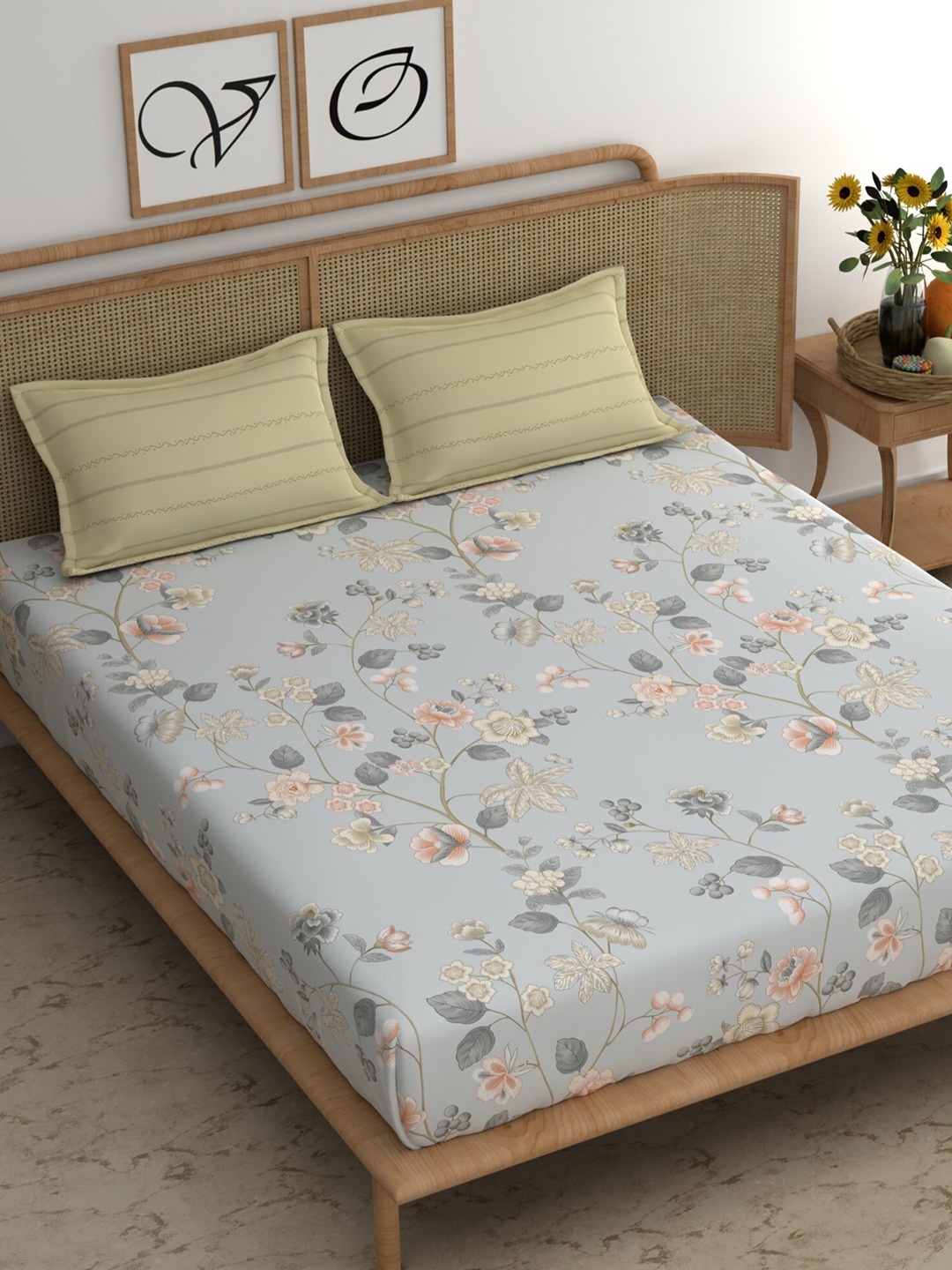 

CHHAVI INDIA Grey & Beige Floral 210 TC King Bedsheet with 2 Pillow Covers