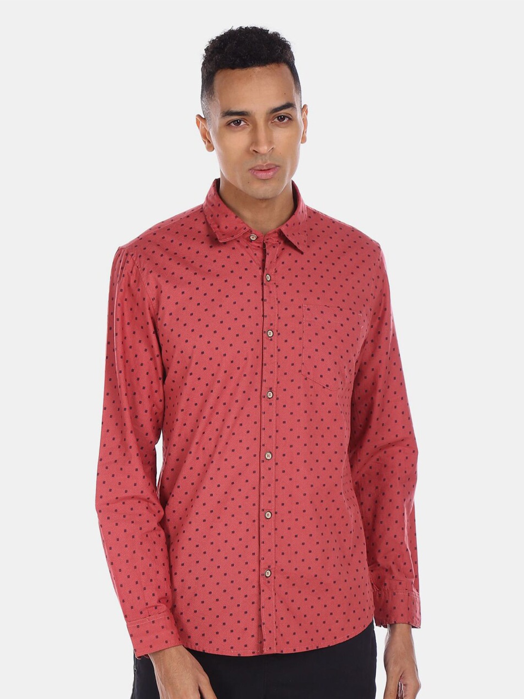 

V-Mart Spread Collar Geometric Printed Casual Cotton Shirt, Red