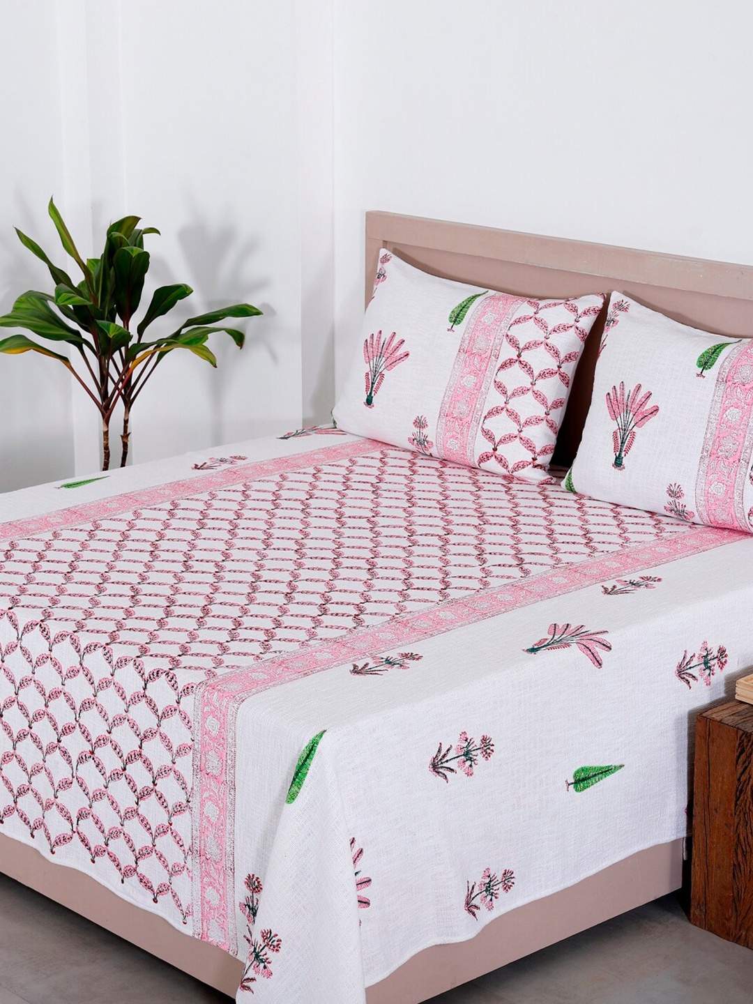 

HANDICRAFT PALACE White & Pink Print 350GSM Cotton Double King Bed Cover & 2 Pillow Covers