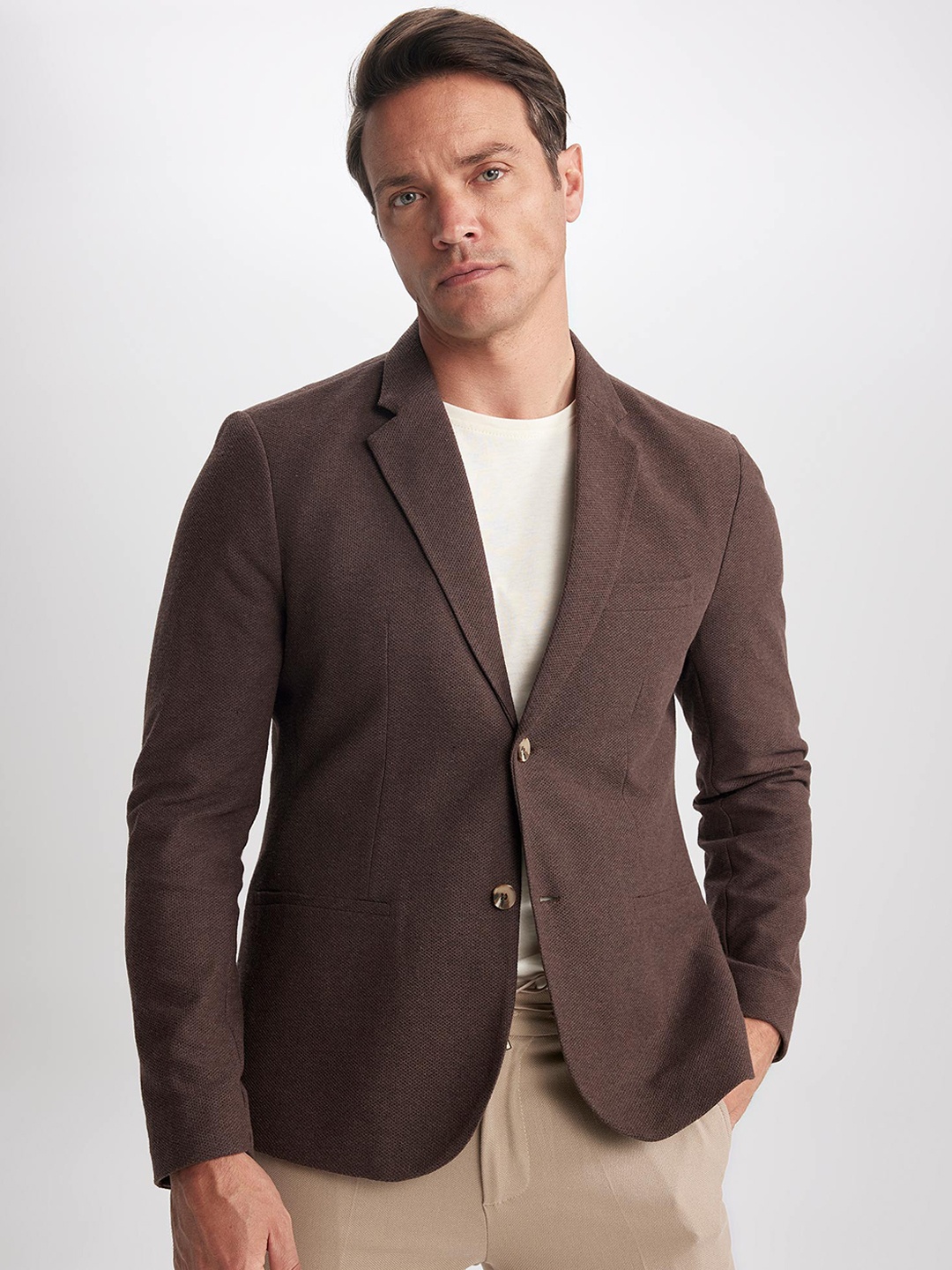 

DeFacto Notched Lapel Collar Regular Fit Single-Breasted Blazer, Brown