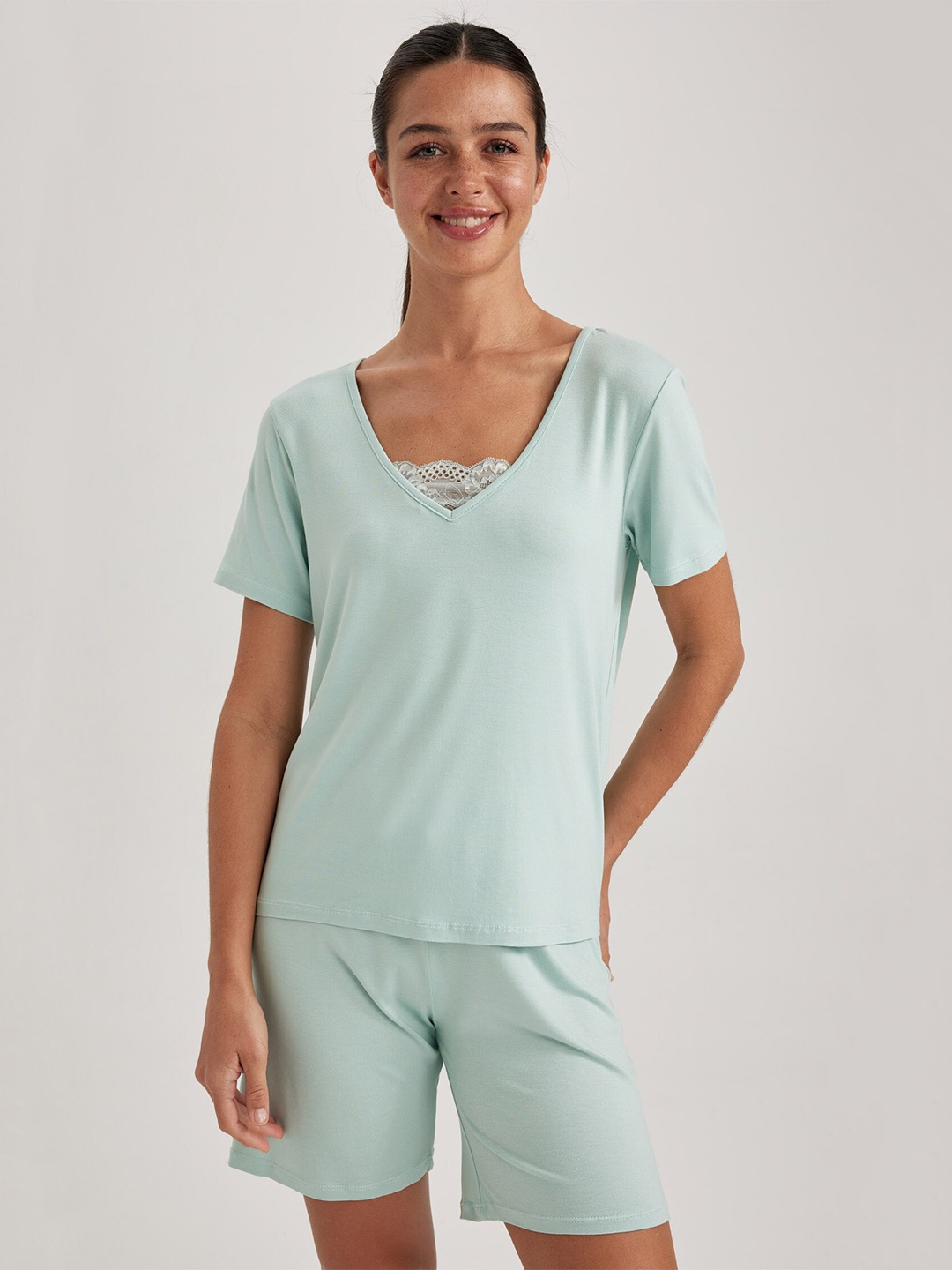 

DeFacto V-Neck Lace Detail T-shirt With Shorts, Sea green