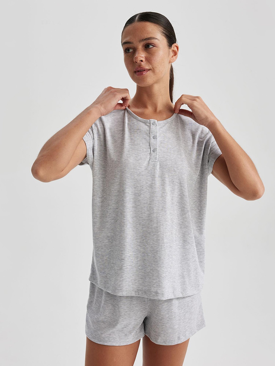 

DeFacto T-Shirt And Shorts Night Suit, Grey