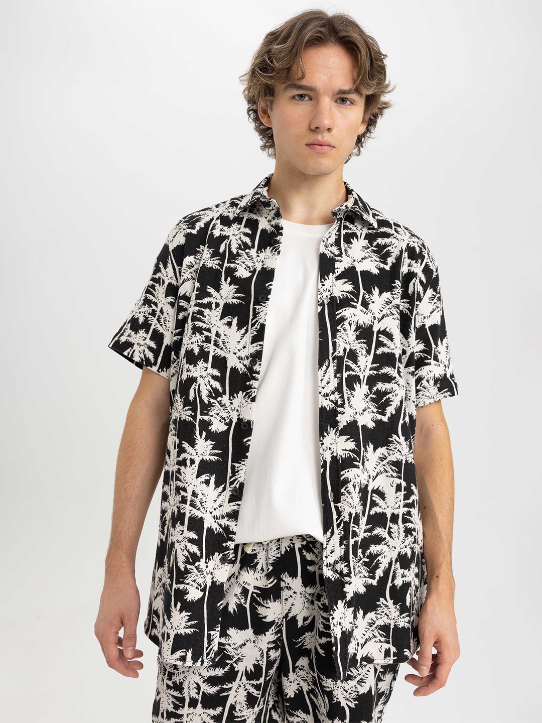 

DeFacto Tropical Printed Pure Cotton Casual Shirt, Black