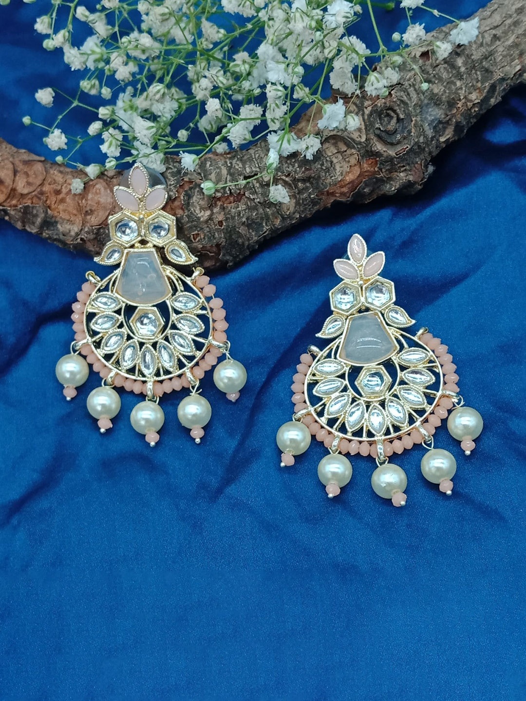 

AASHISH IMITATION Gold-Plated Crescent Shaped Kundan Studded Chandbalis