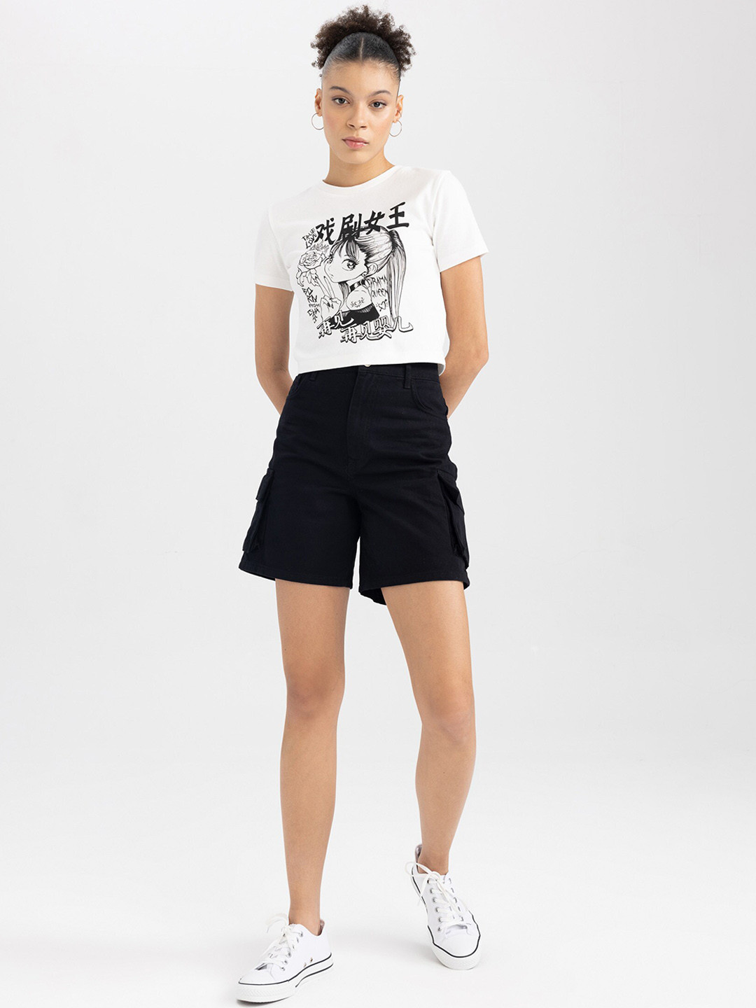 

DeFacto Women Mid-Rise Pure Cotton Cargo Shorts, Black