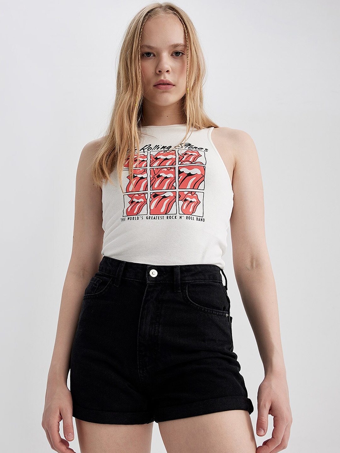 

DeFacto Women High-Rise Denim Shorts, Black