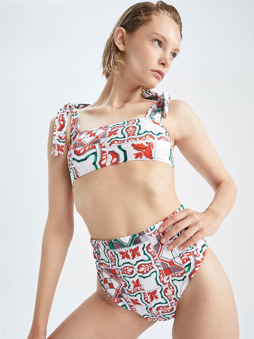 

DeFacto Abstract Printed Medium Coverage Swimwear, White