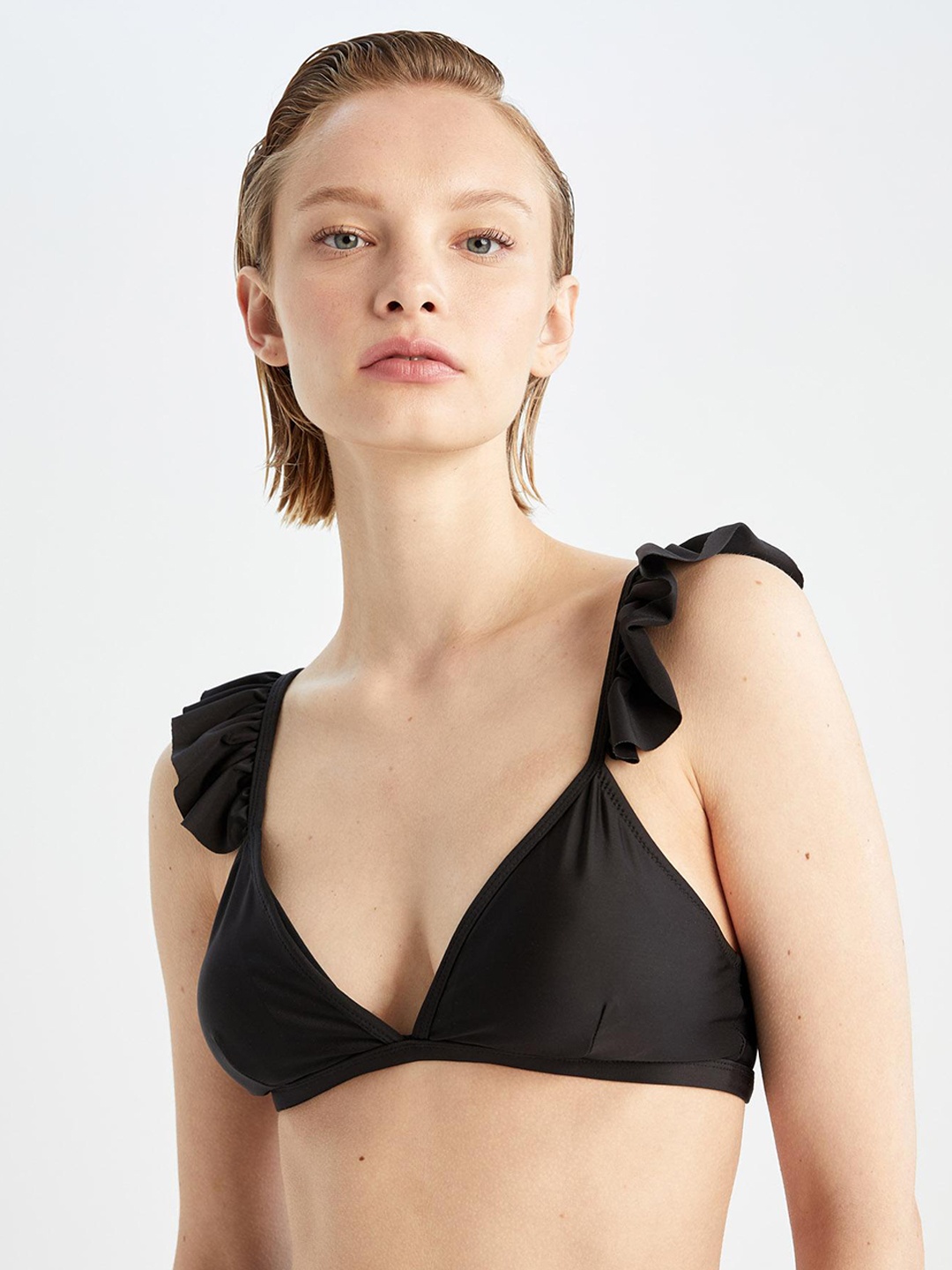 

DeFacto V-Neck Low Coverage Swim Bikini Set, Black