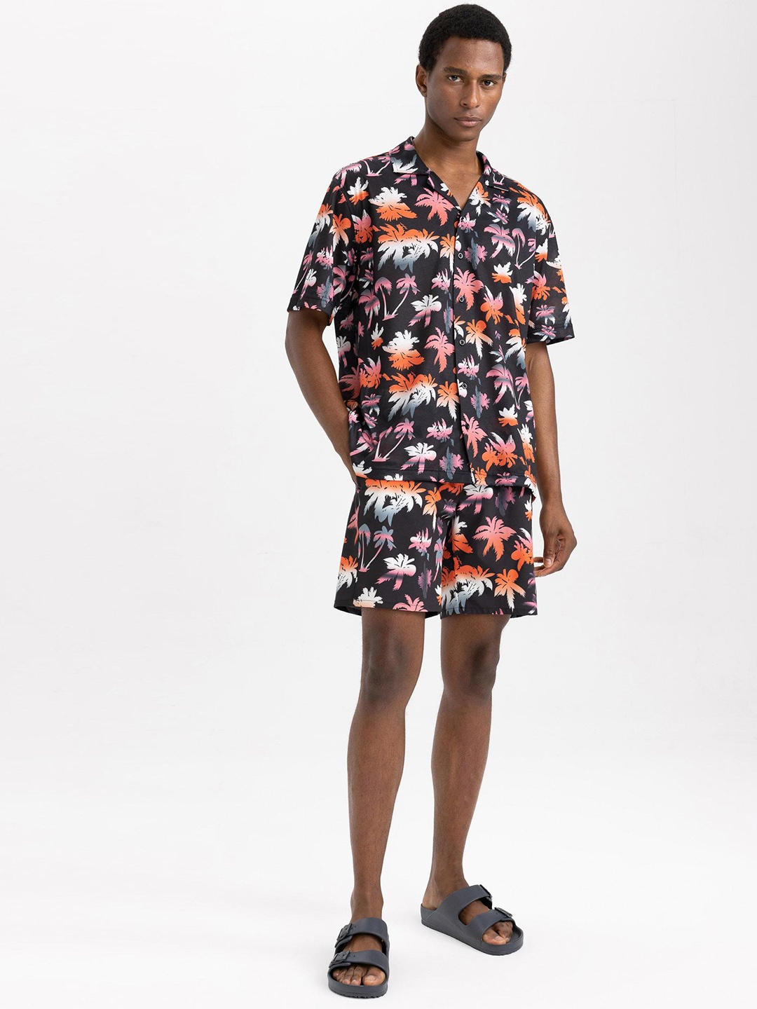 

DeFacto Tropical Printed Shirt With Shorts Night Suit, Black