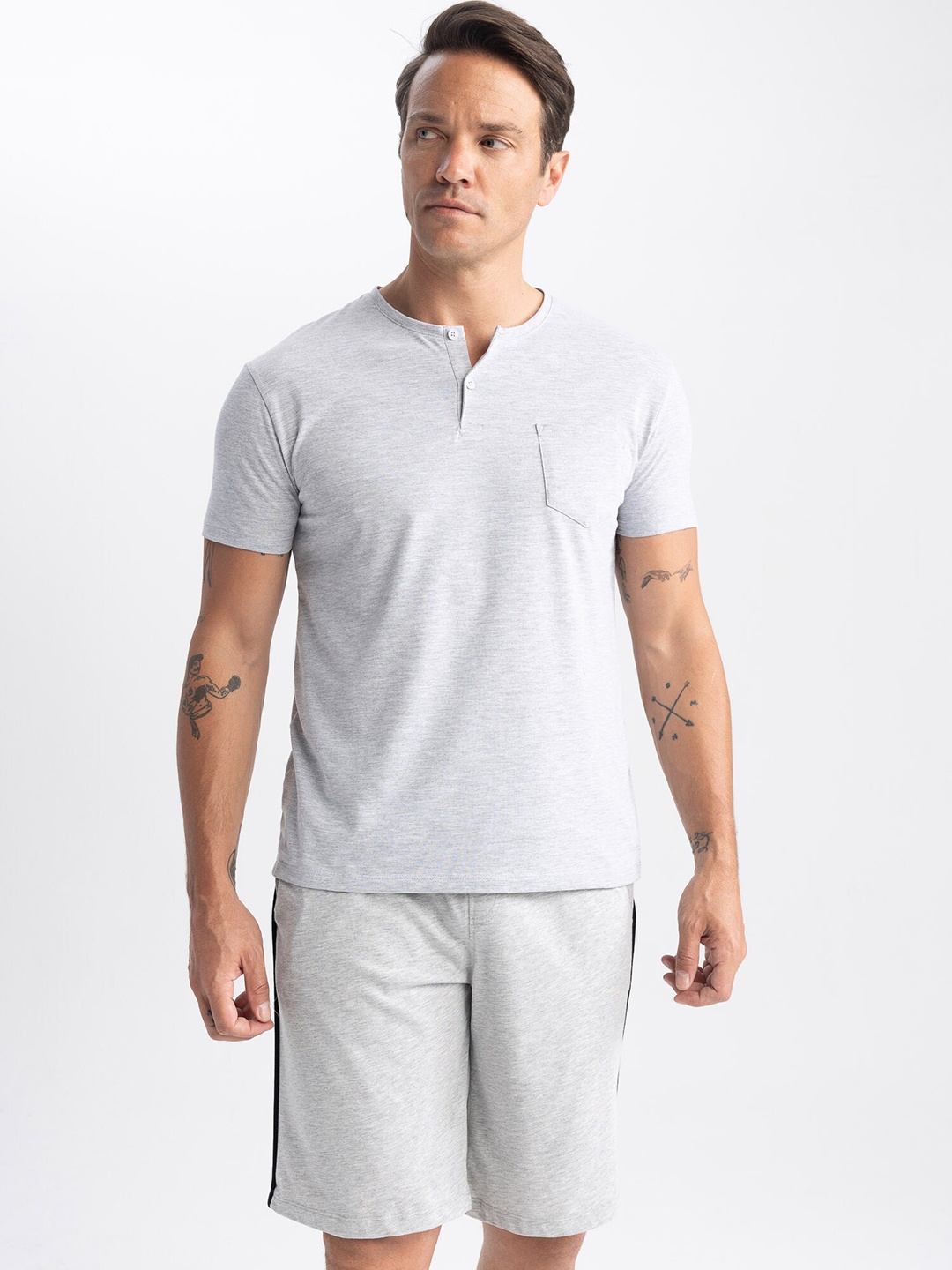 

DeFacto Mid-Rise Regular Shorts, Grey
