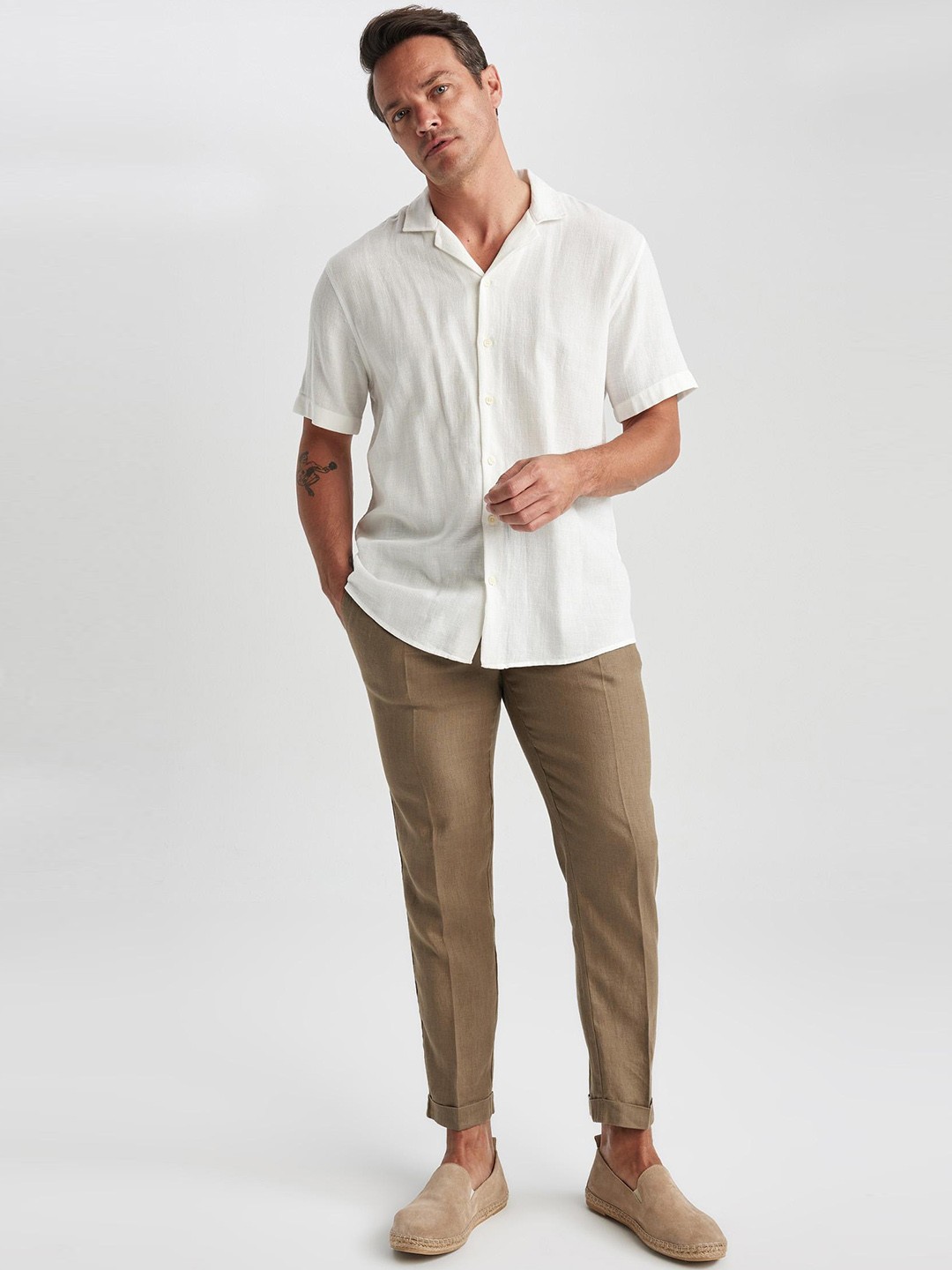 

DeFacto Men Regular Fit Pure Linen Trousers, Khaki