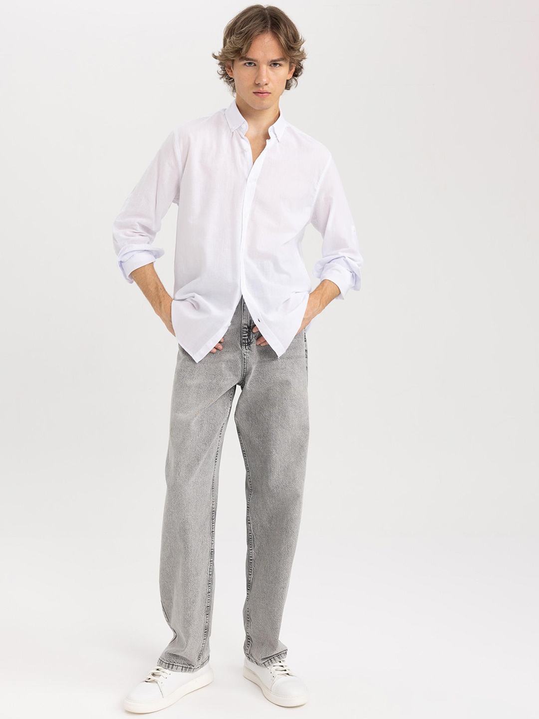 

DeFacto Men Clean Look Mid-Rise Relaxed Fit Stretchable Jeans, Grey