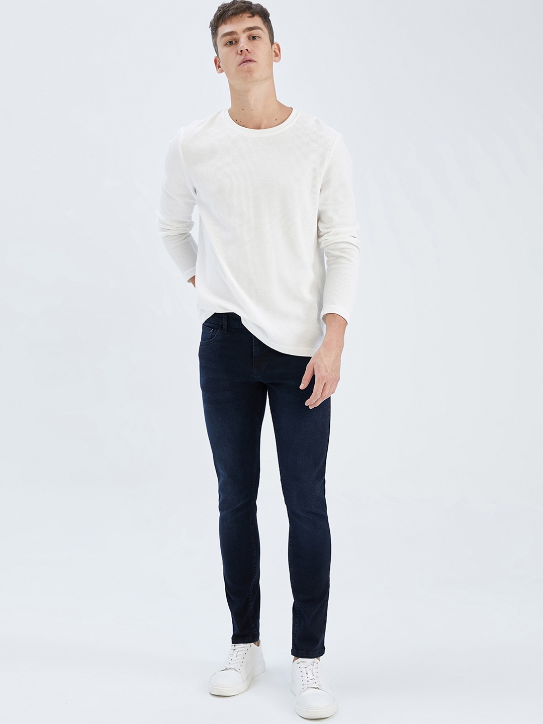 

DeFacto Men Stretchable Mid-Rise Jeans, Navy blue