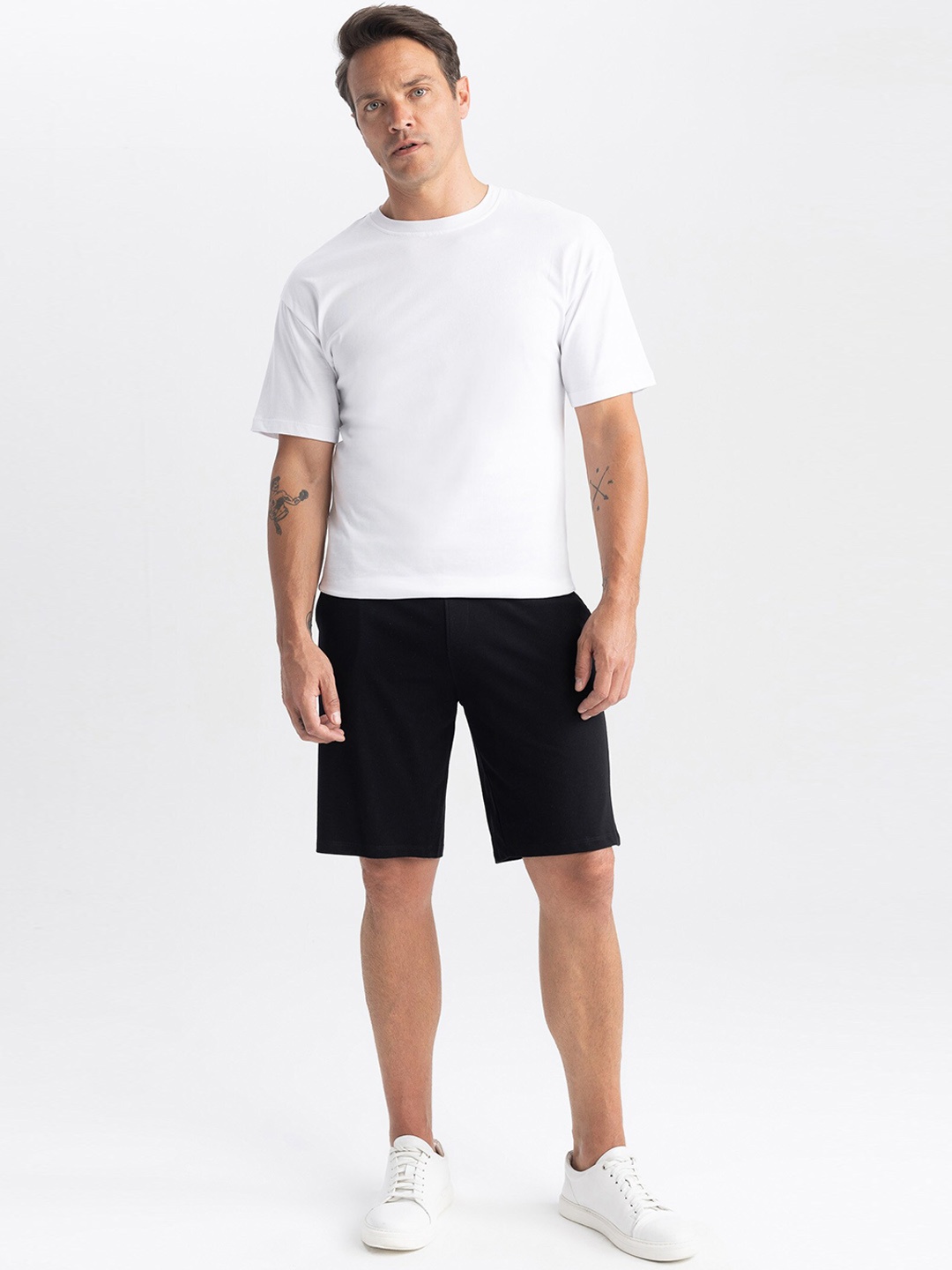 

DeFacto Men Cotton Mid-Rise Shorts, Black