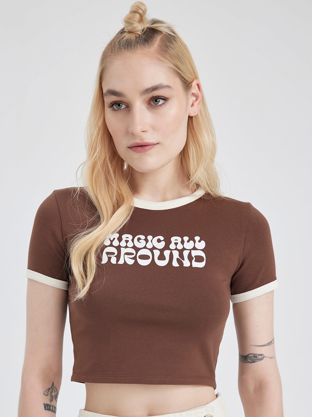 

DeFacto Typography Printed Cotton Crop T-shirt, Brown