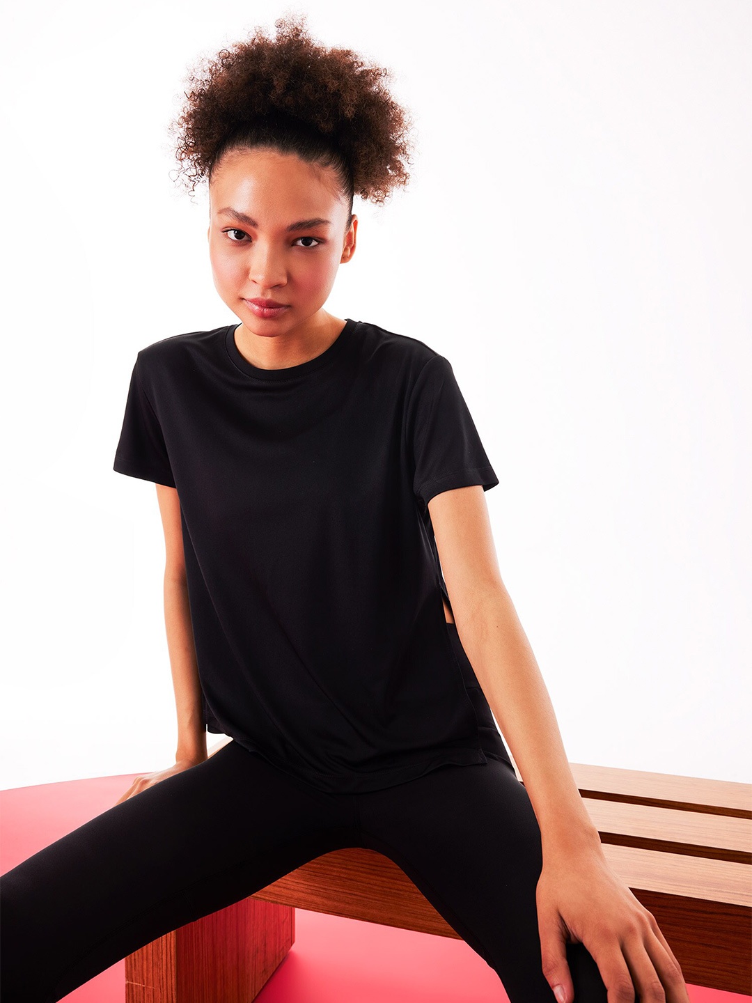 

DeFacto Round Neck T-Shirt, Black