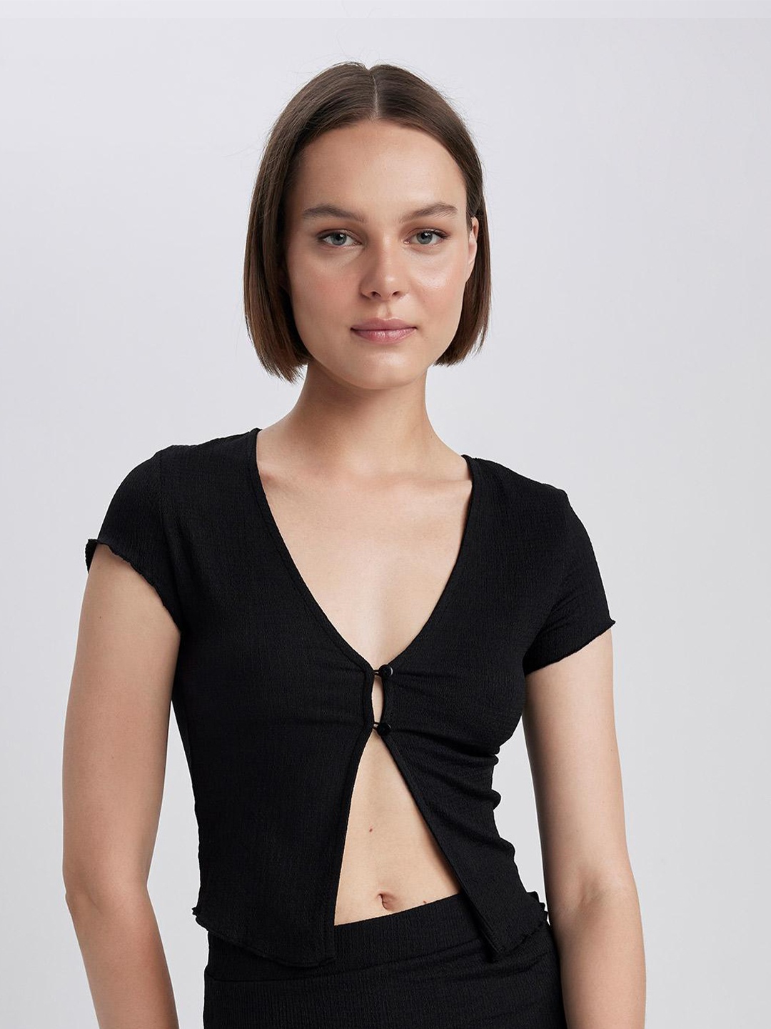 

DeFacto V-Neck Short Sleeves Top, Black