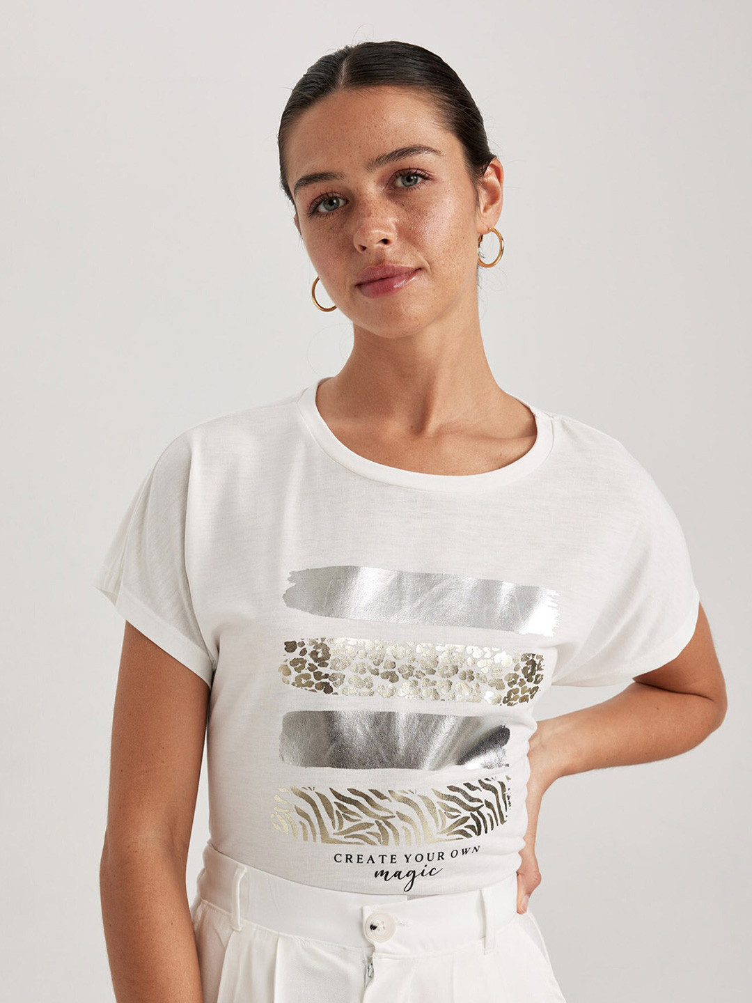 

DeFacto Graphic Printed Extended Sleeves Casual T-Shirt, White