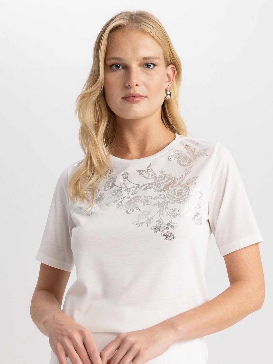 

DeFacto Floral Printed Casual T-shirt, White