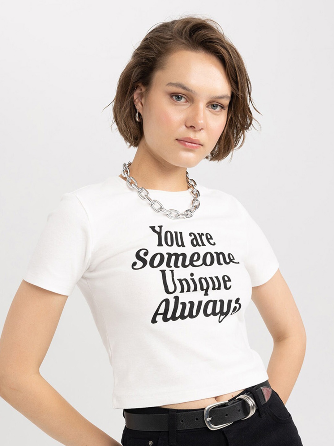 

DeFacto Typography Printed Monochrome Crop T-shirt, White
