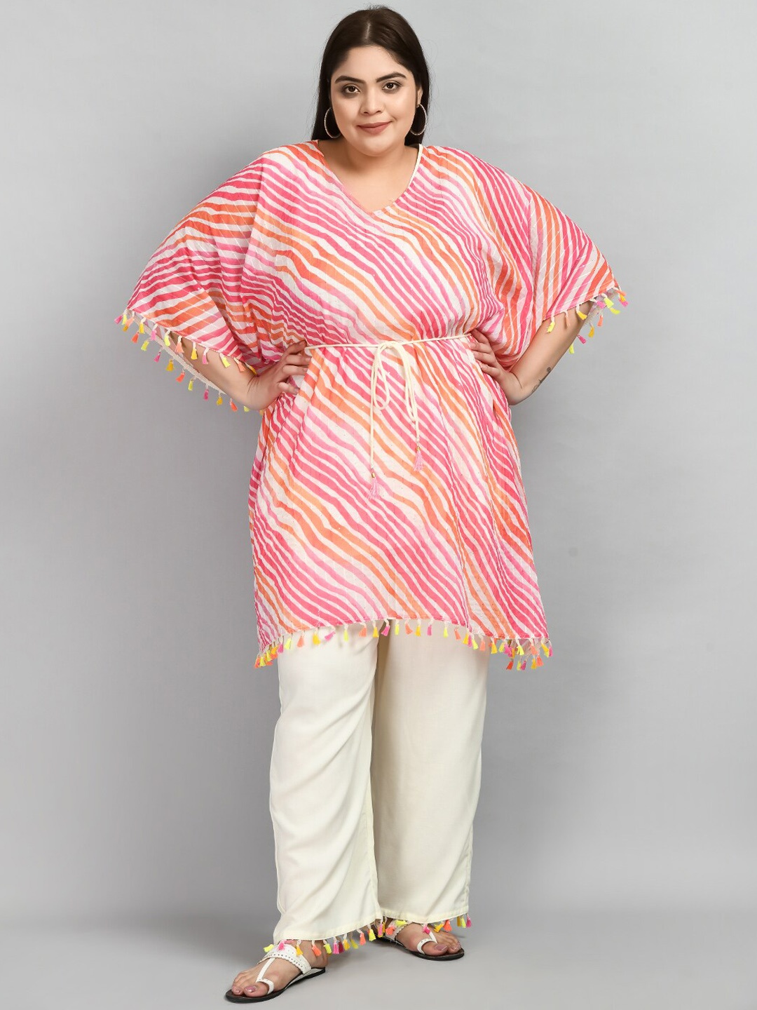 

PrettyPlus by Desinoor.com Leheriya Printed Kaftan Kurti With Trousers, White