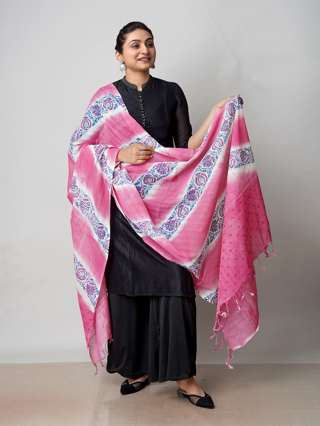 

Unnati Silks Pink & White Ethnic Motifs Printed Pure Cotton Block Print Dupatta