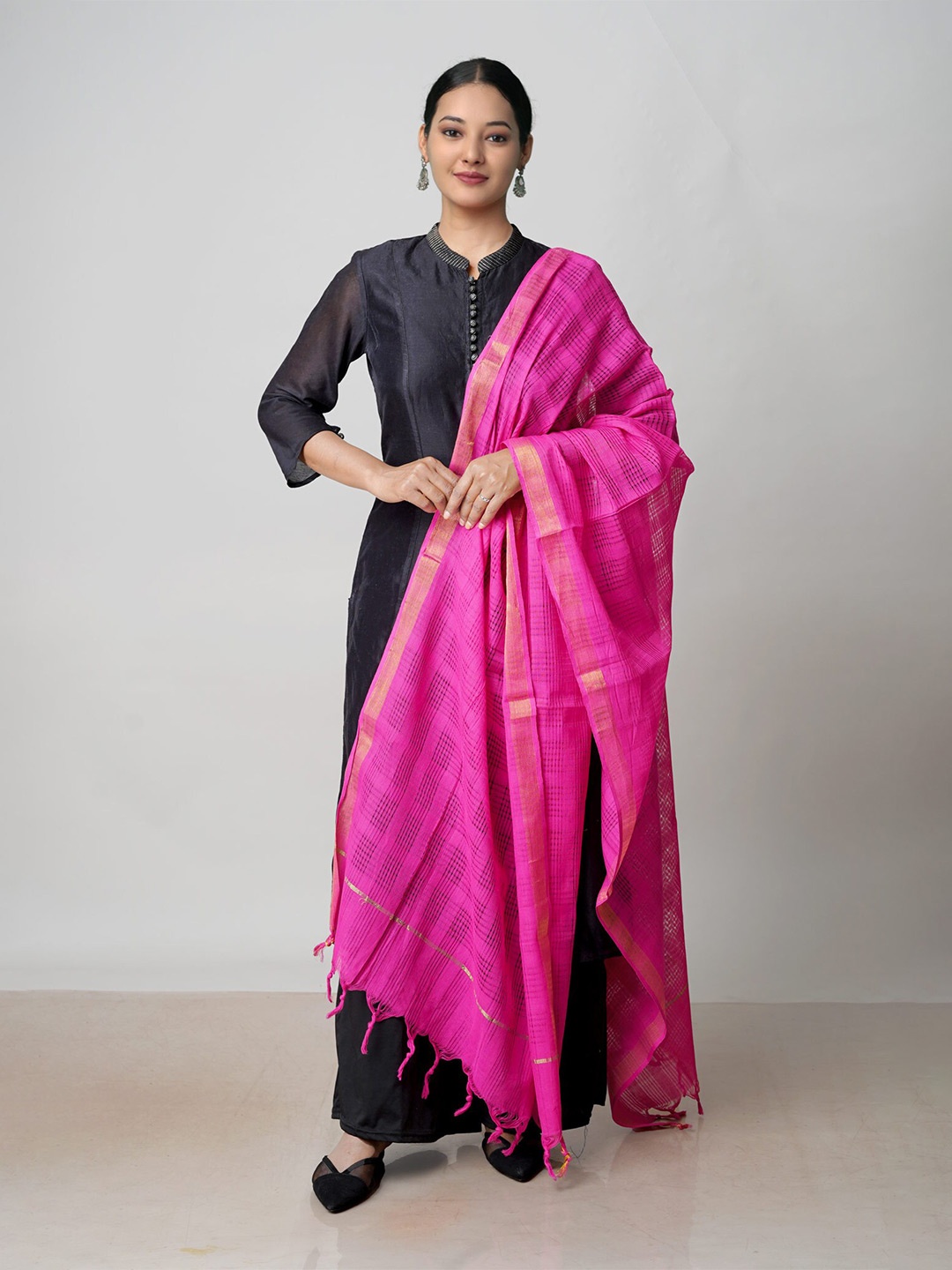 

Unnati Silks Mangalgiri Woven Design Zari Pure Cotton Dupatta, Pink