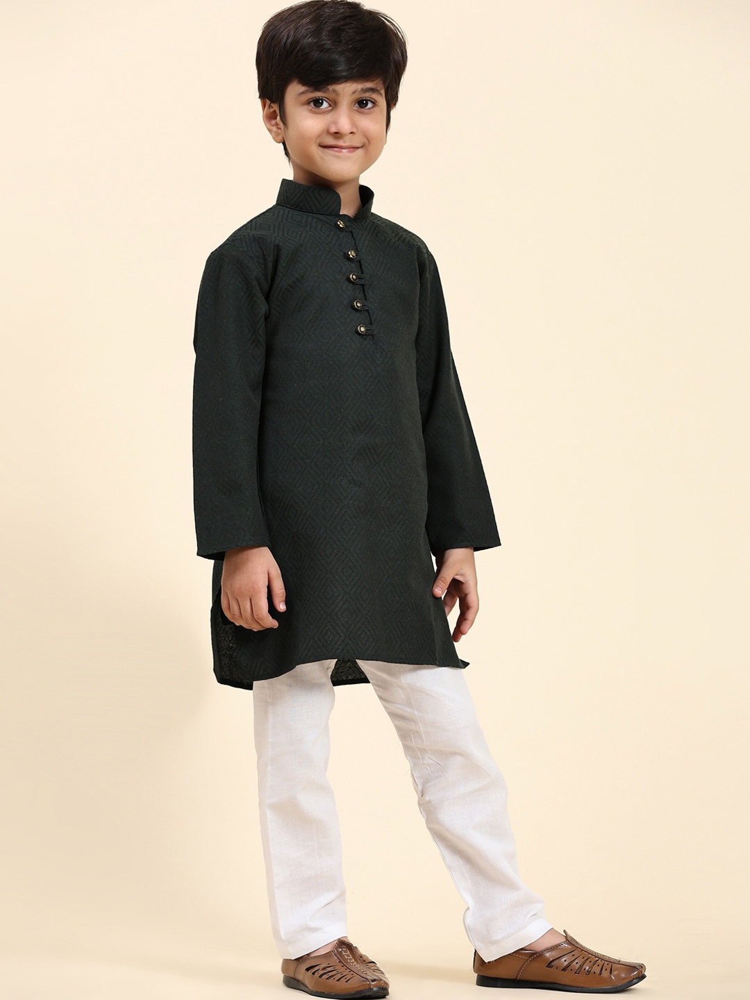 

Pro-Ethic STYLE DEVELOPER Boys Self Designed Mandarin Collar Kurta with Pyjamas, Green