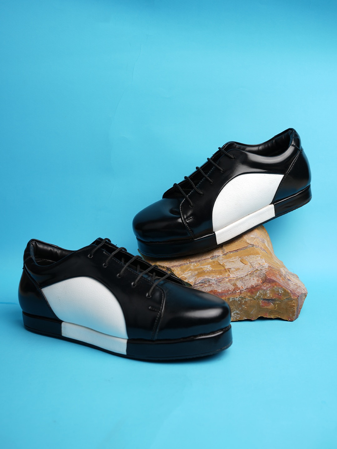 

MONKSTORY Men Black Colourblocked PU Sneakers