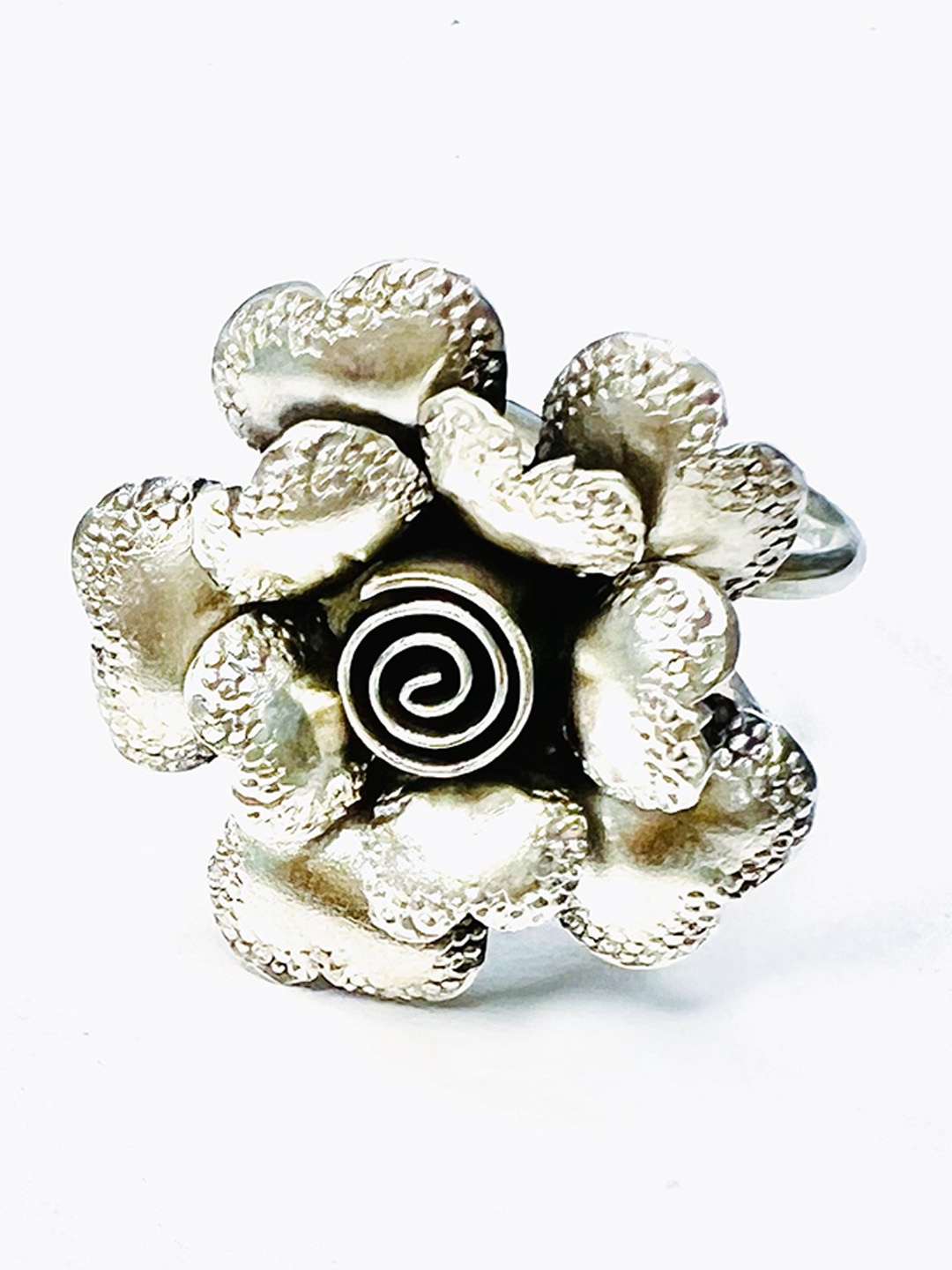 

Arte Jewels 925 Oxidised Silver Finger Ring
