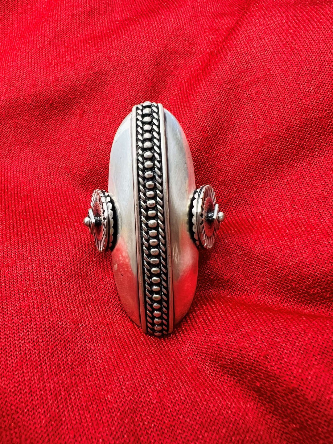 

Arte Jewels 925 Oxidised Silver Ring
