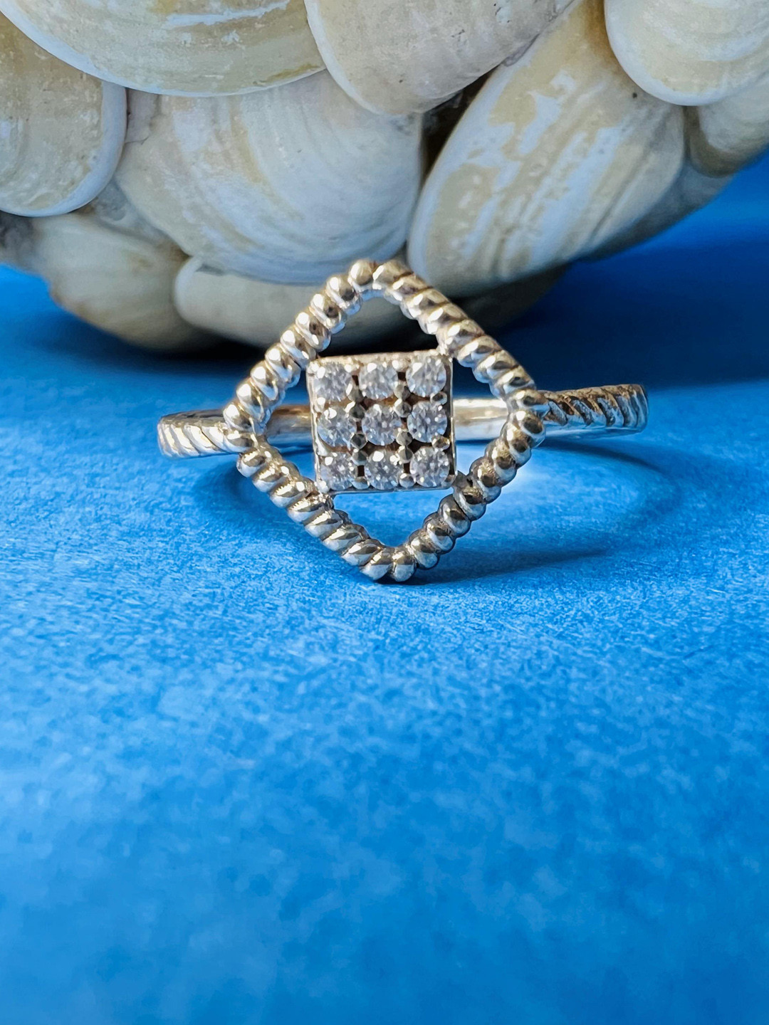

Arte Jewels 925 Sterling Silver CZ Studded Solitaire Finger Ring