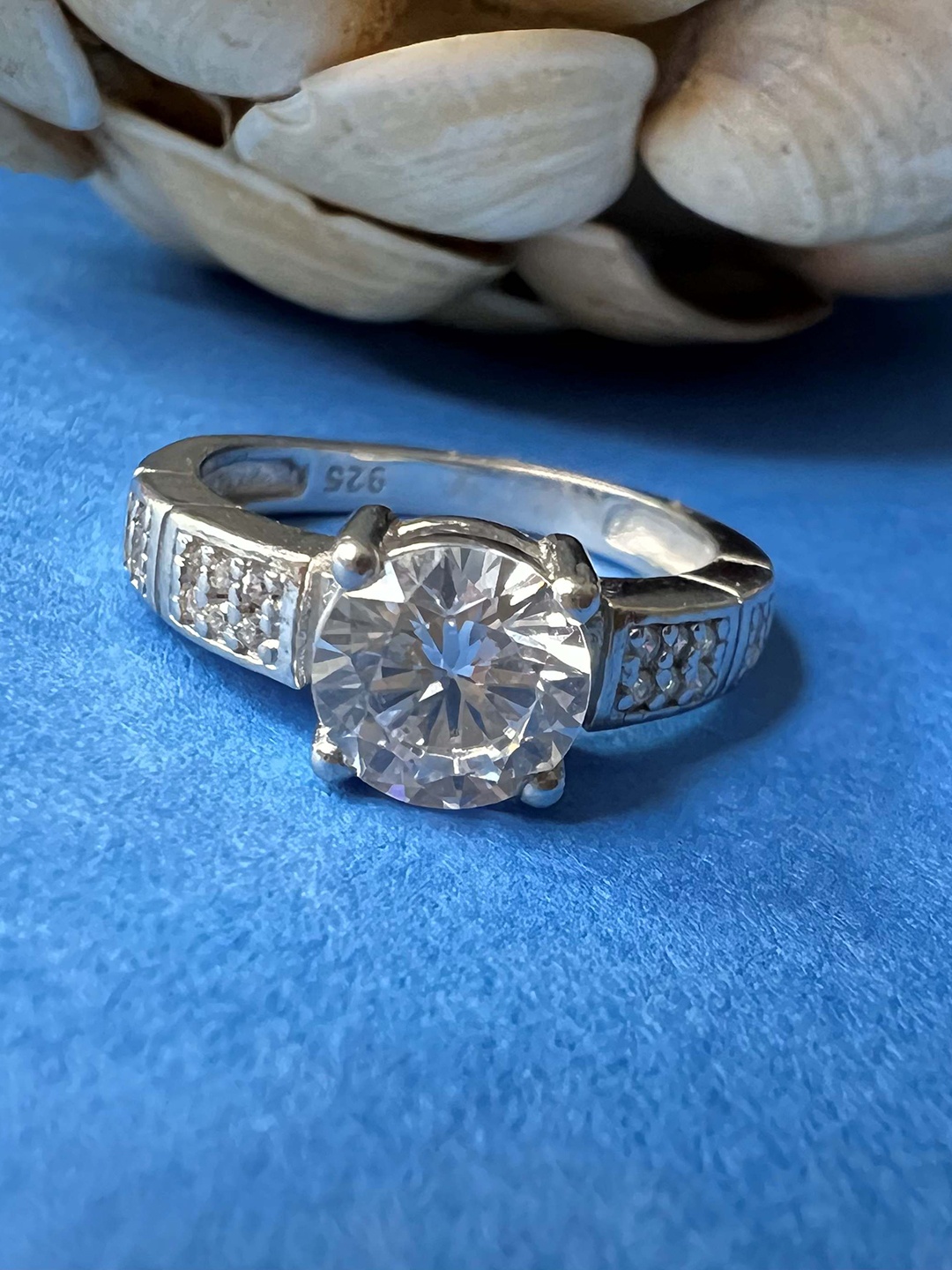 

Arte Jewels 925 Sterling Silver CZ Studded Solitaire Finger Ring
